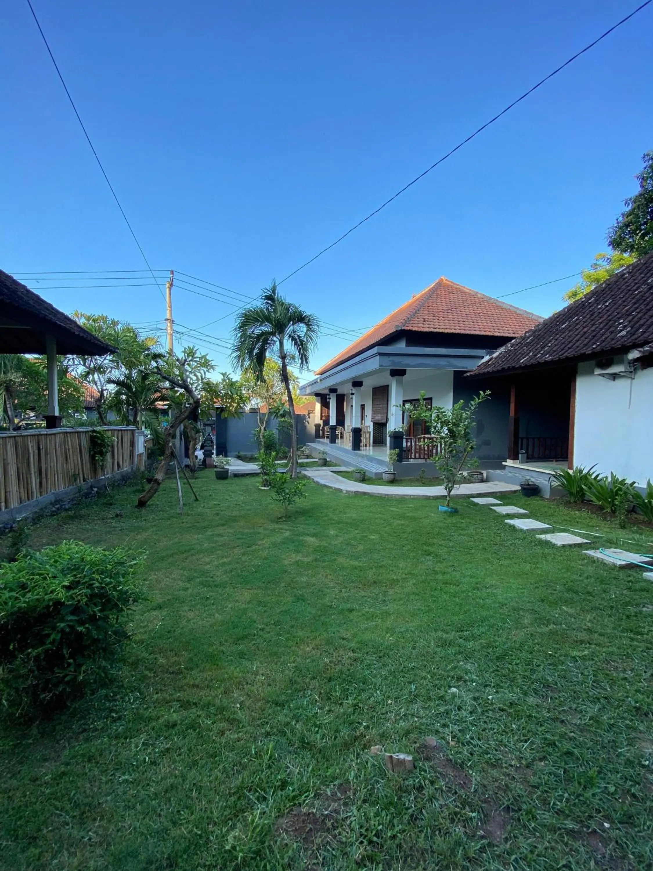COCONUT BEACH BUNGALOWs & WARUNG 2