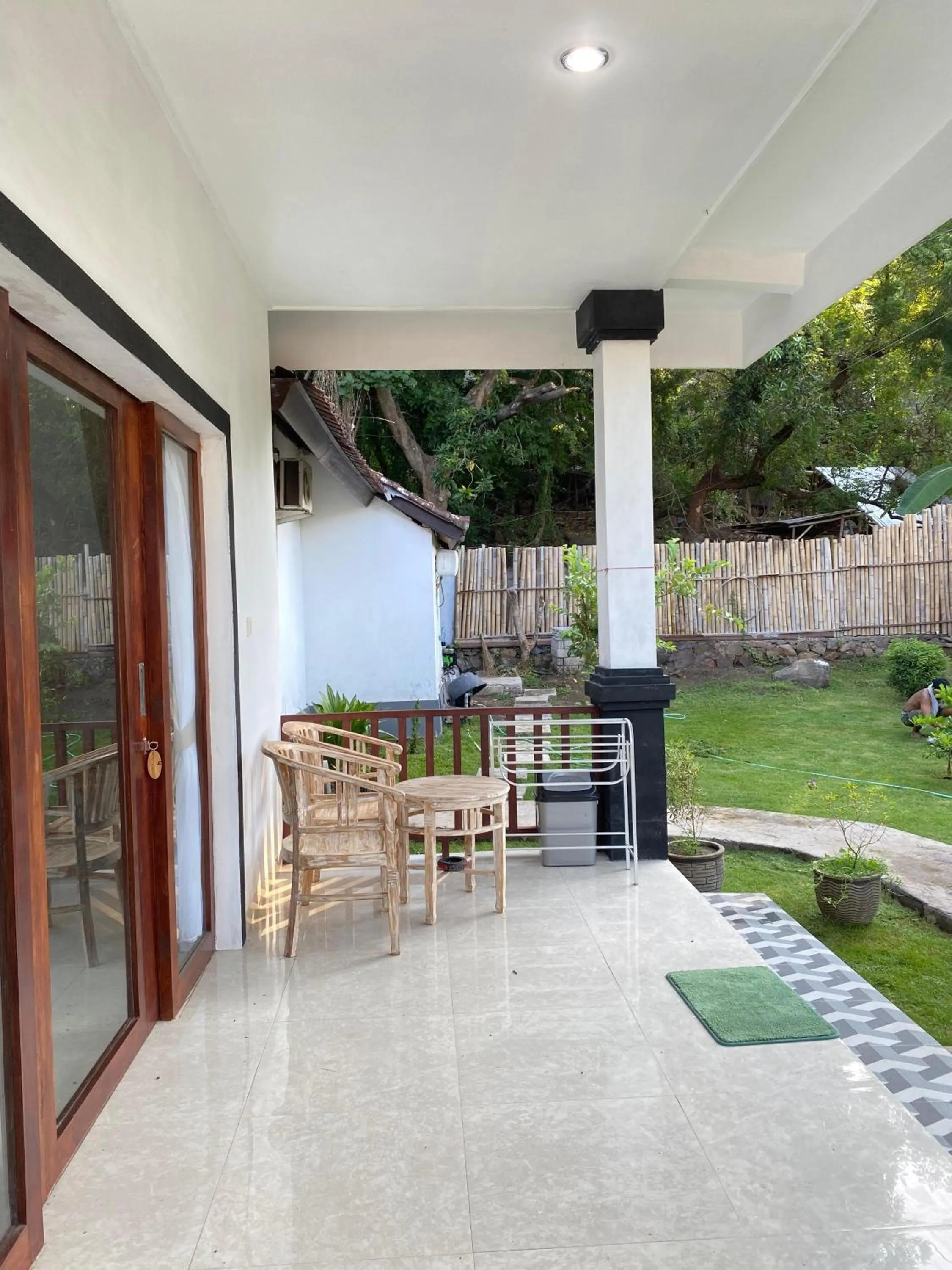 COCONUT BEACH BUNGALOWs & WARUNG 2