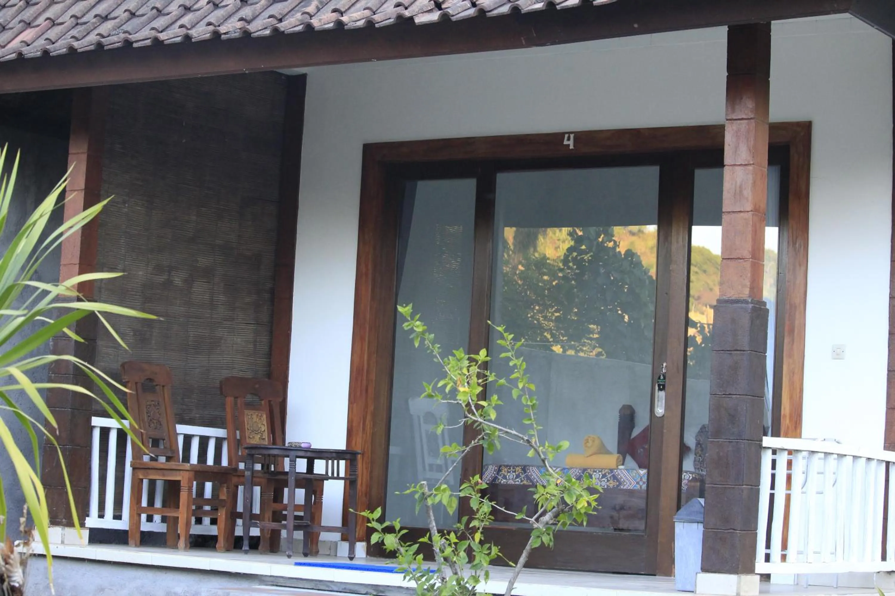 COCONUT BEACH BUNGALOWs & WARUNG 2