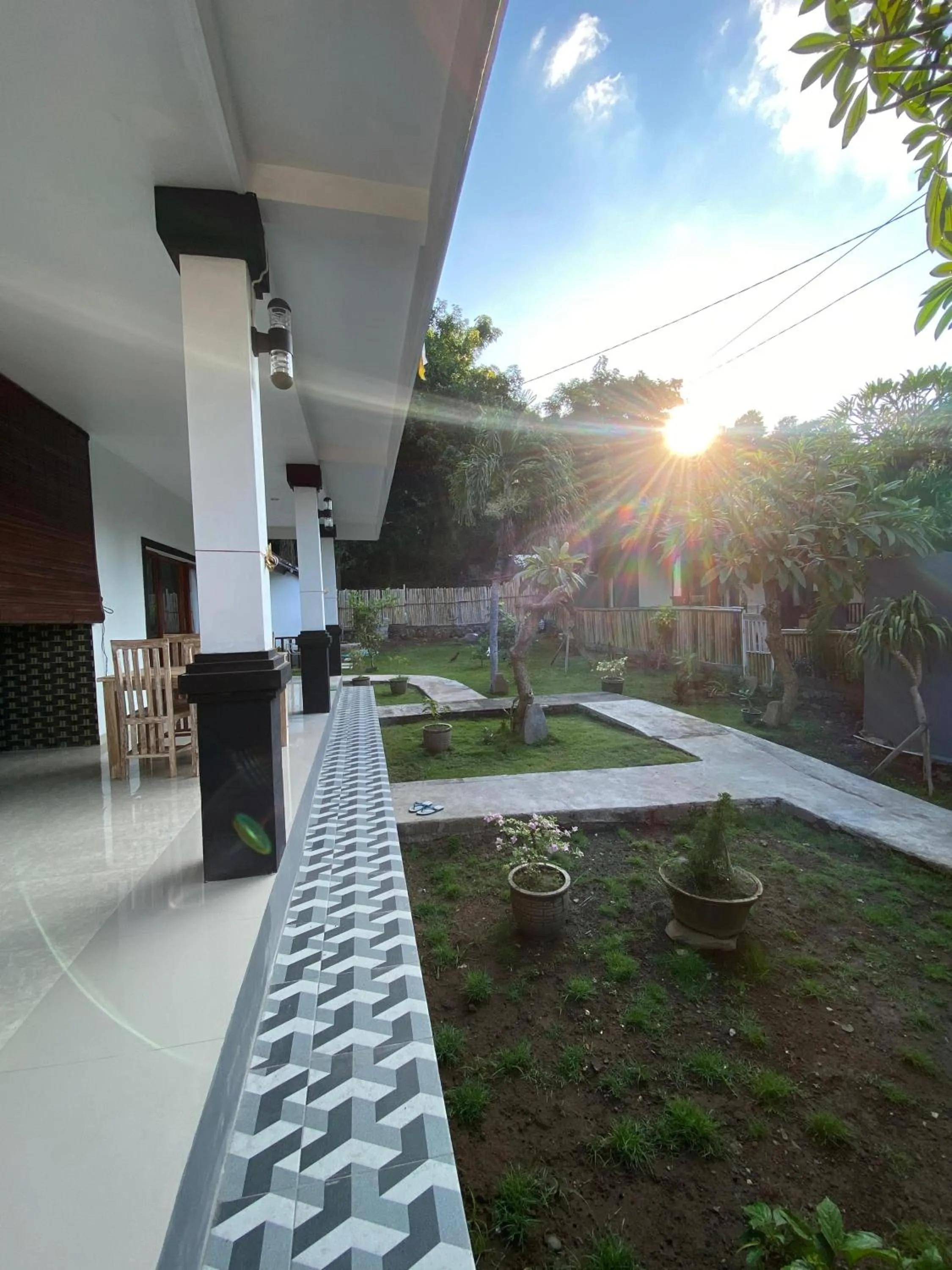 COCONUT BEACH BUNGALOWs & WARUNG 2