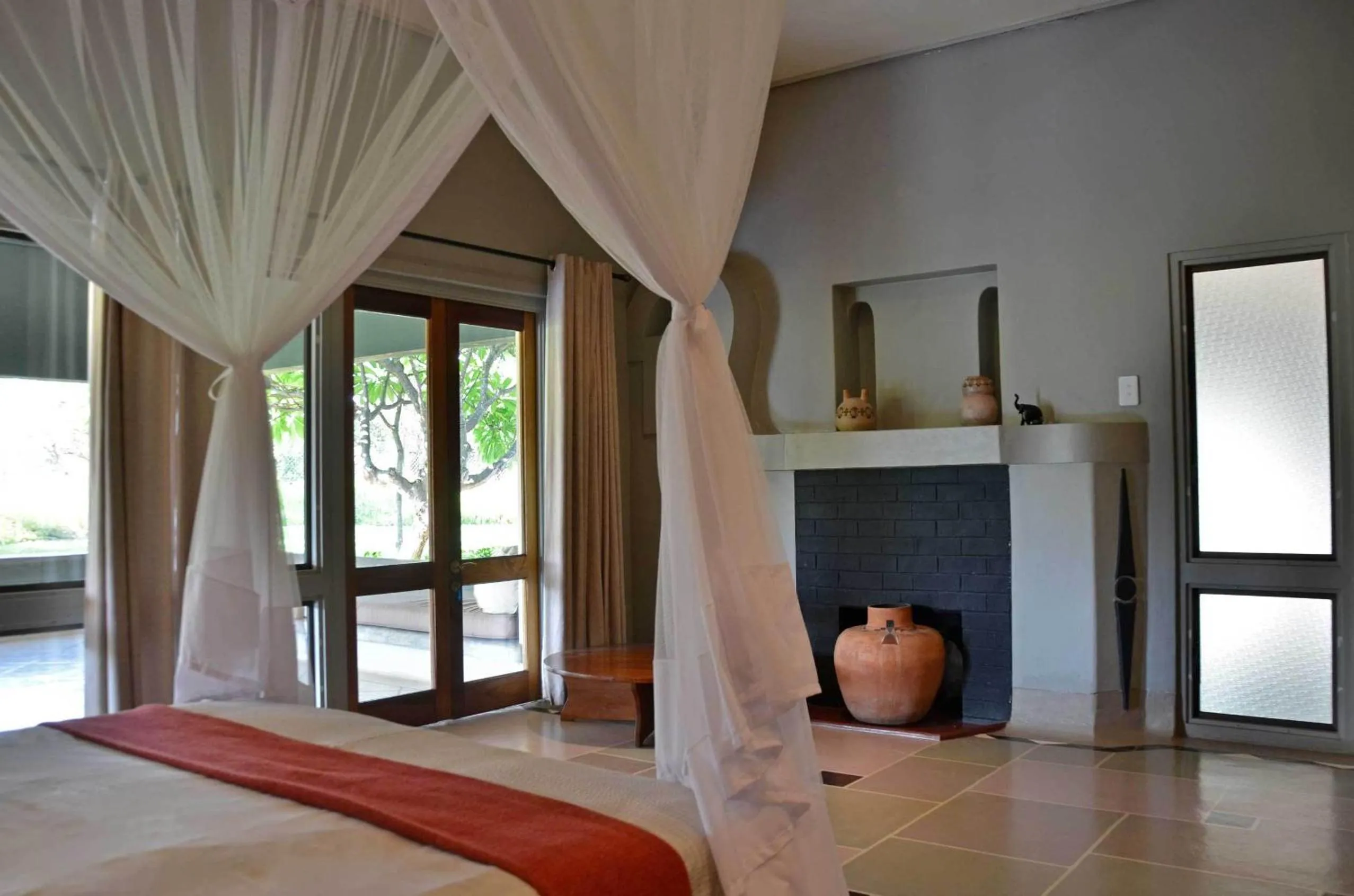 Photo of the whole room, Bed in Tingala Lodge - Bed in the Bush