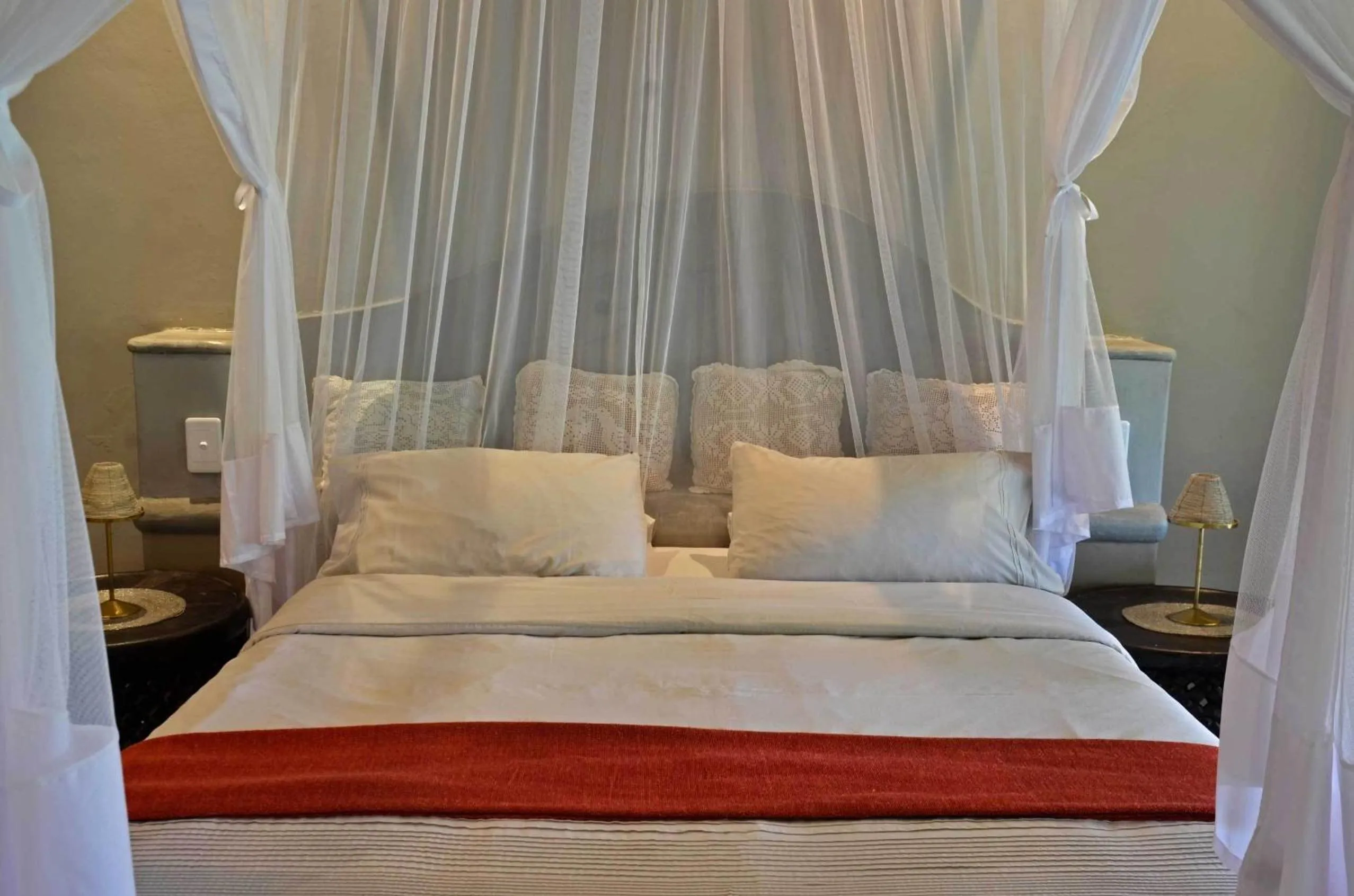 Bed in Tingala Lodge - Bed in the Bush