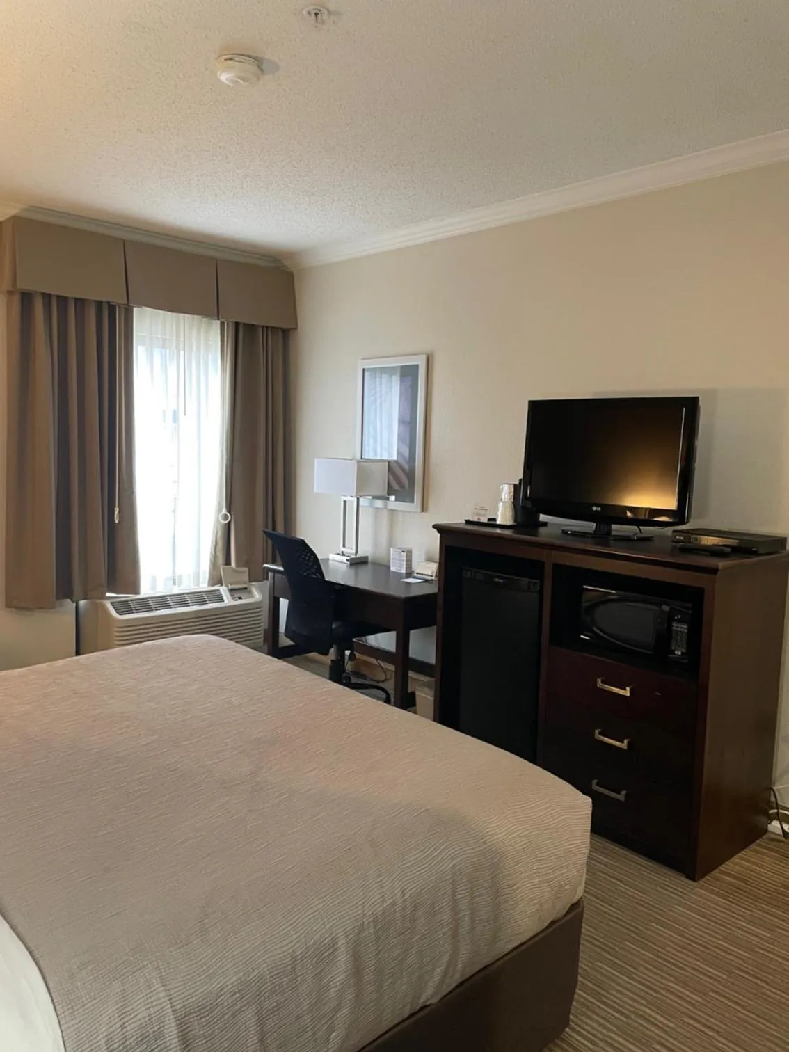 Bed in Quality Inn & Suites Seabrook- NASA- Kemah