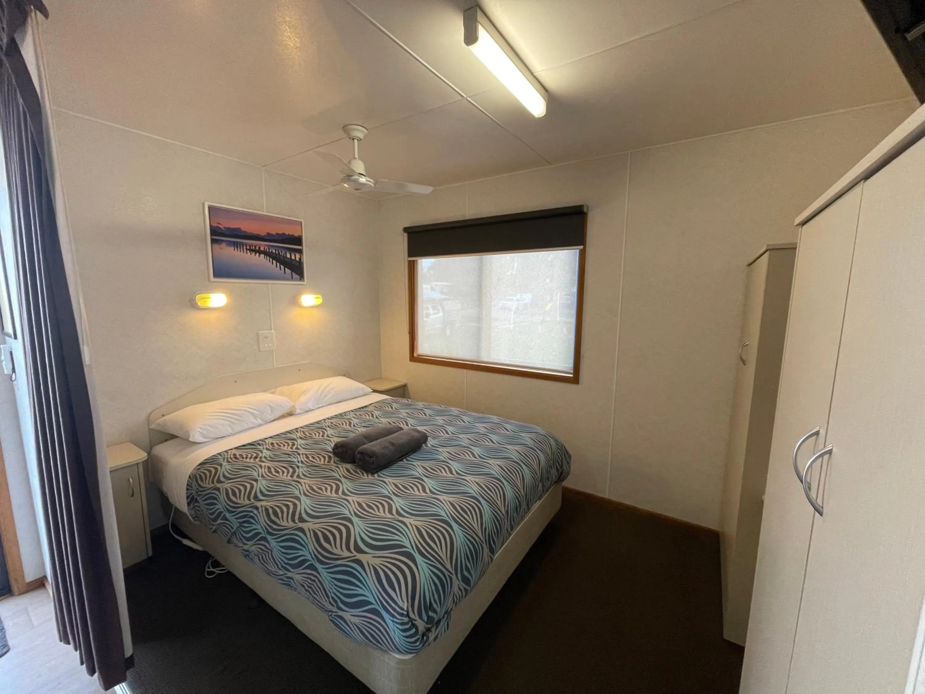 Bedroom, Bed in Acacia Caravan Park & Holiday Units