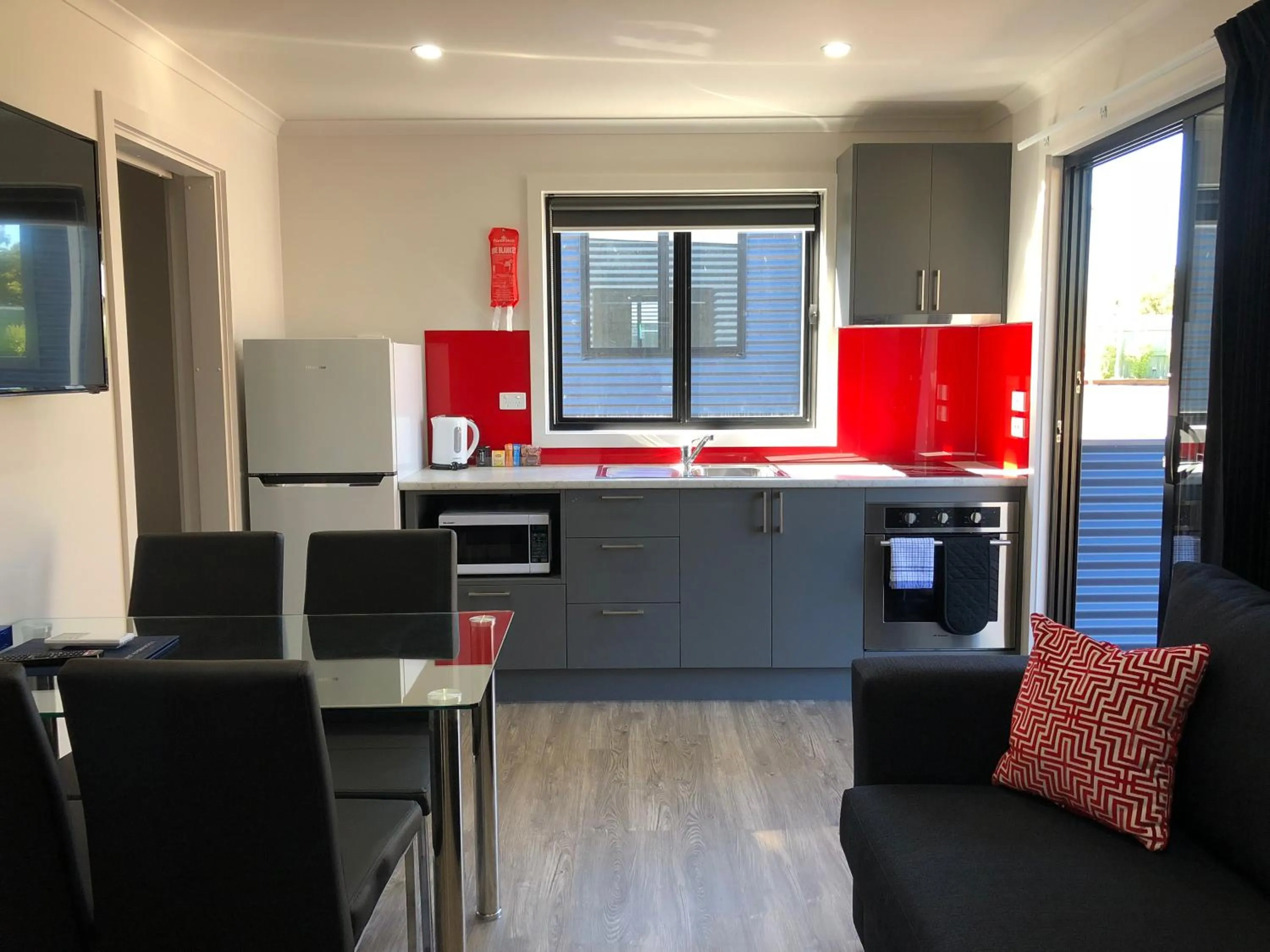 Kitchen or kitchenette in Acacia Caravan Park & Holiday Units
