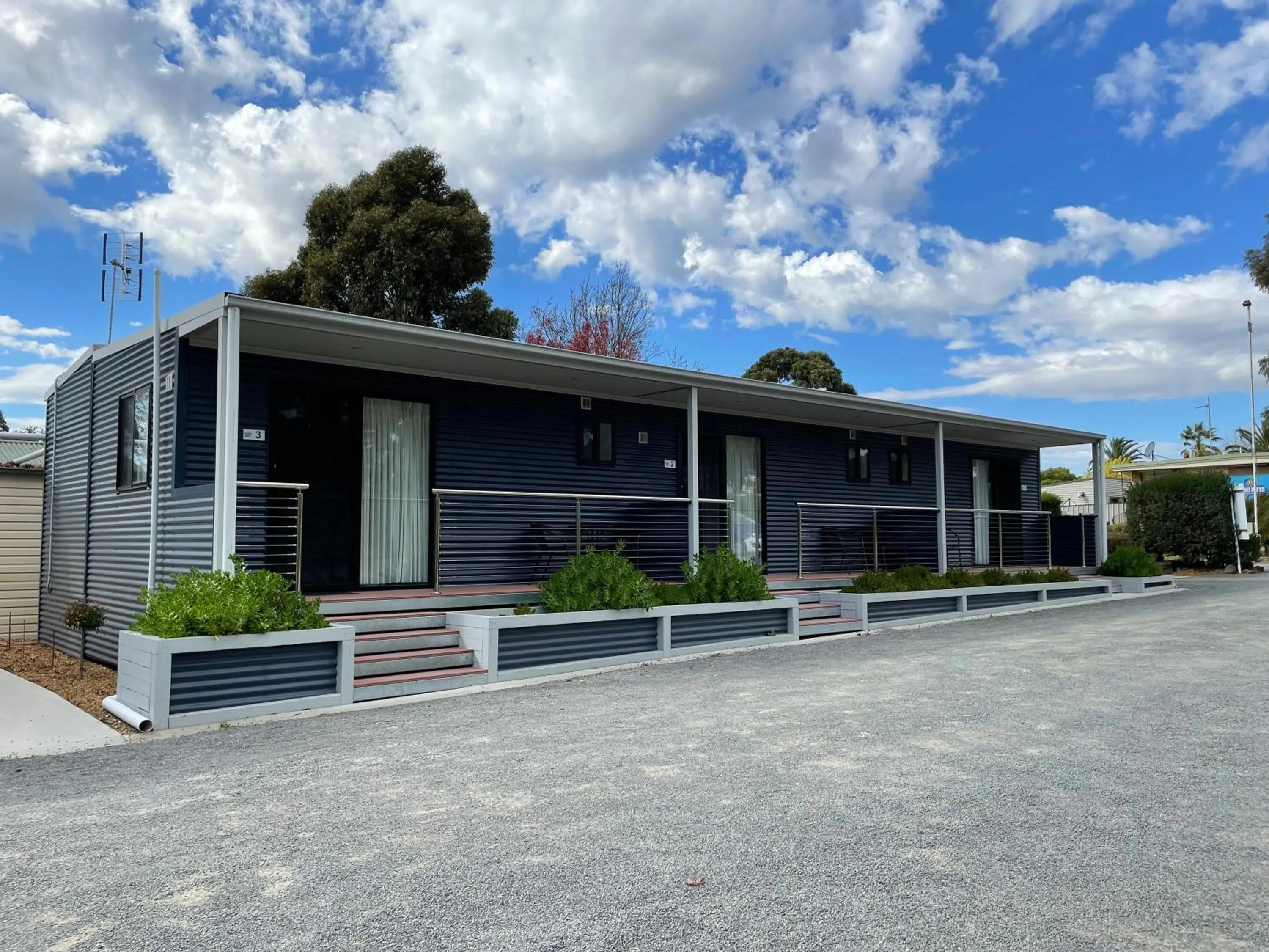 Property building in Acacia Caravan Park & Holiday Units