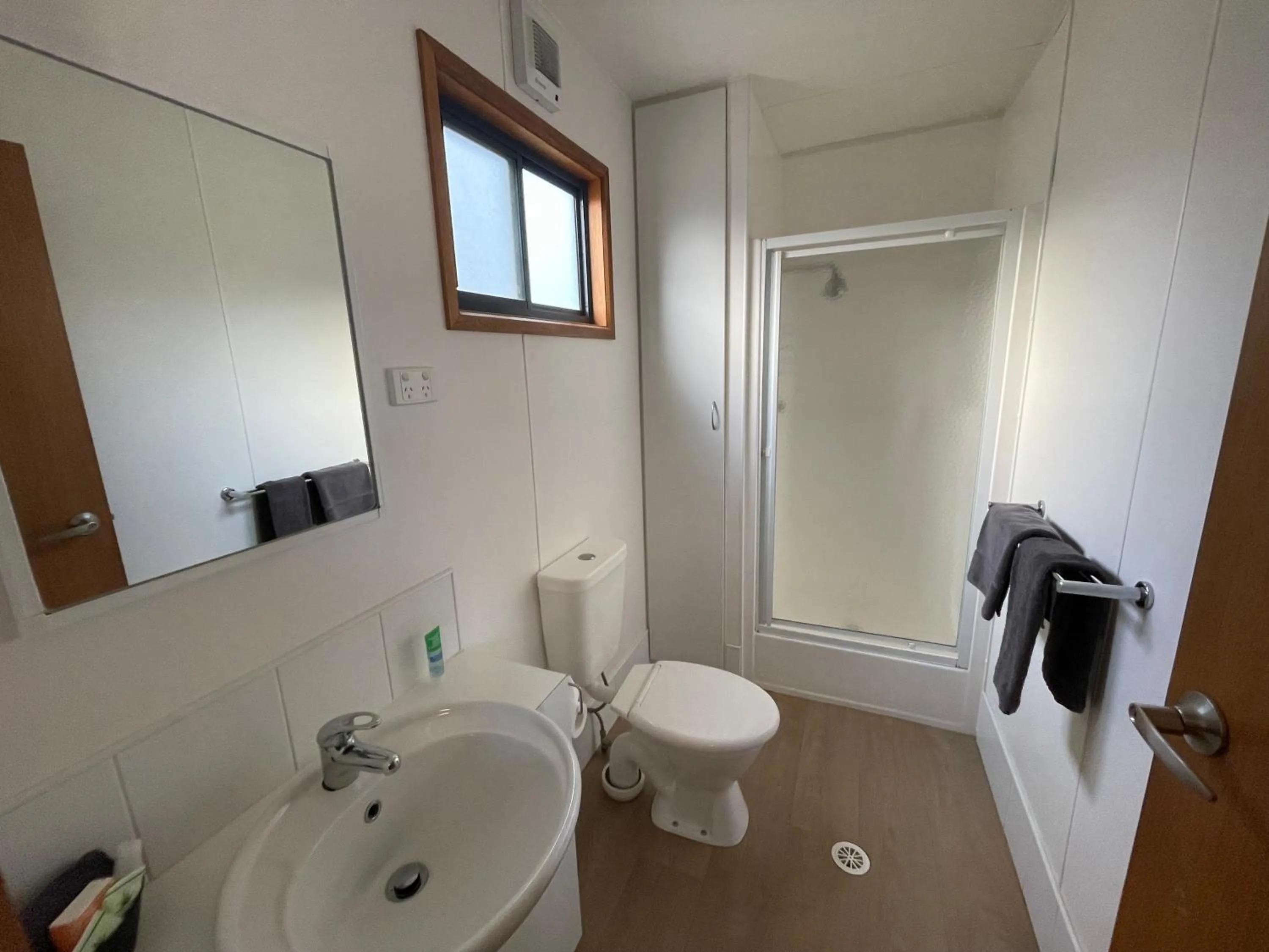 Bathroom in Acacia Caravan Park & Holiday Units