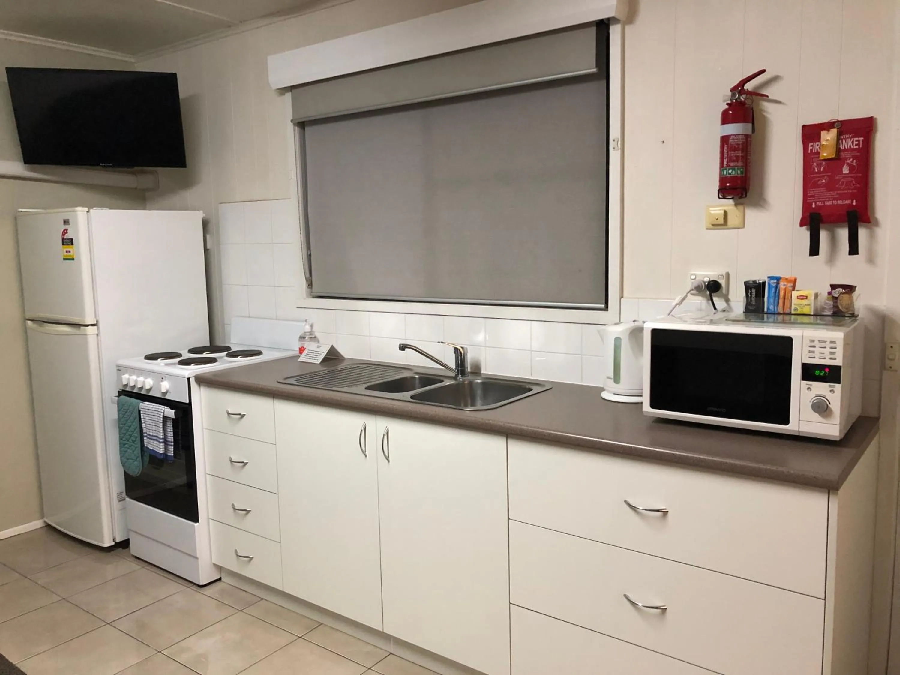 Kitchen or kitchenette in Acacia Caravan Park & Holiday Units