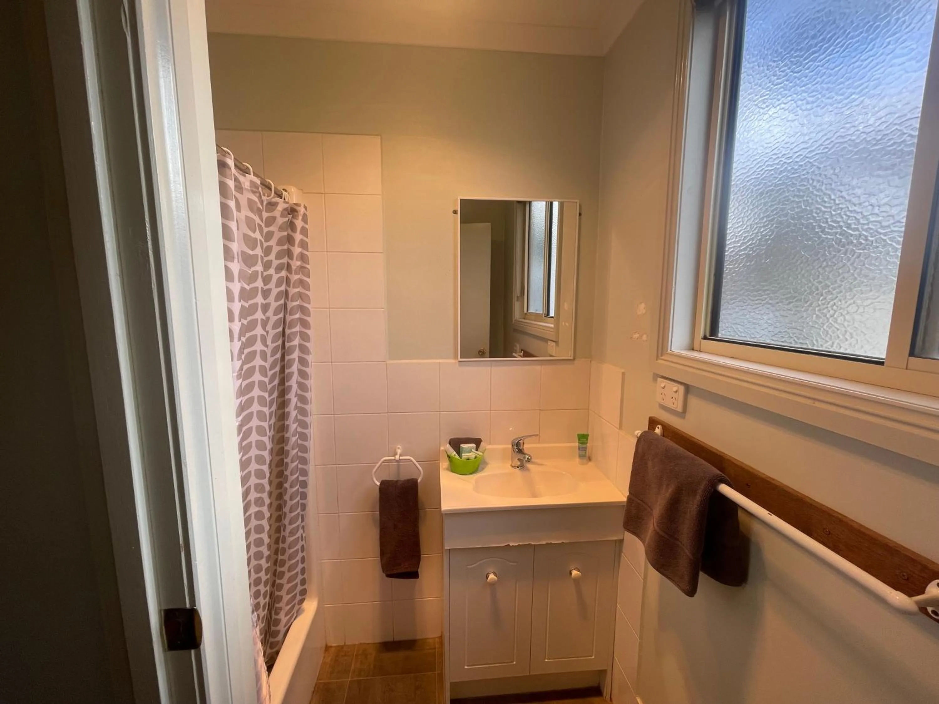 Bathroom in Acacia Caravan Park & Holiday Units