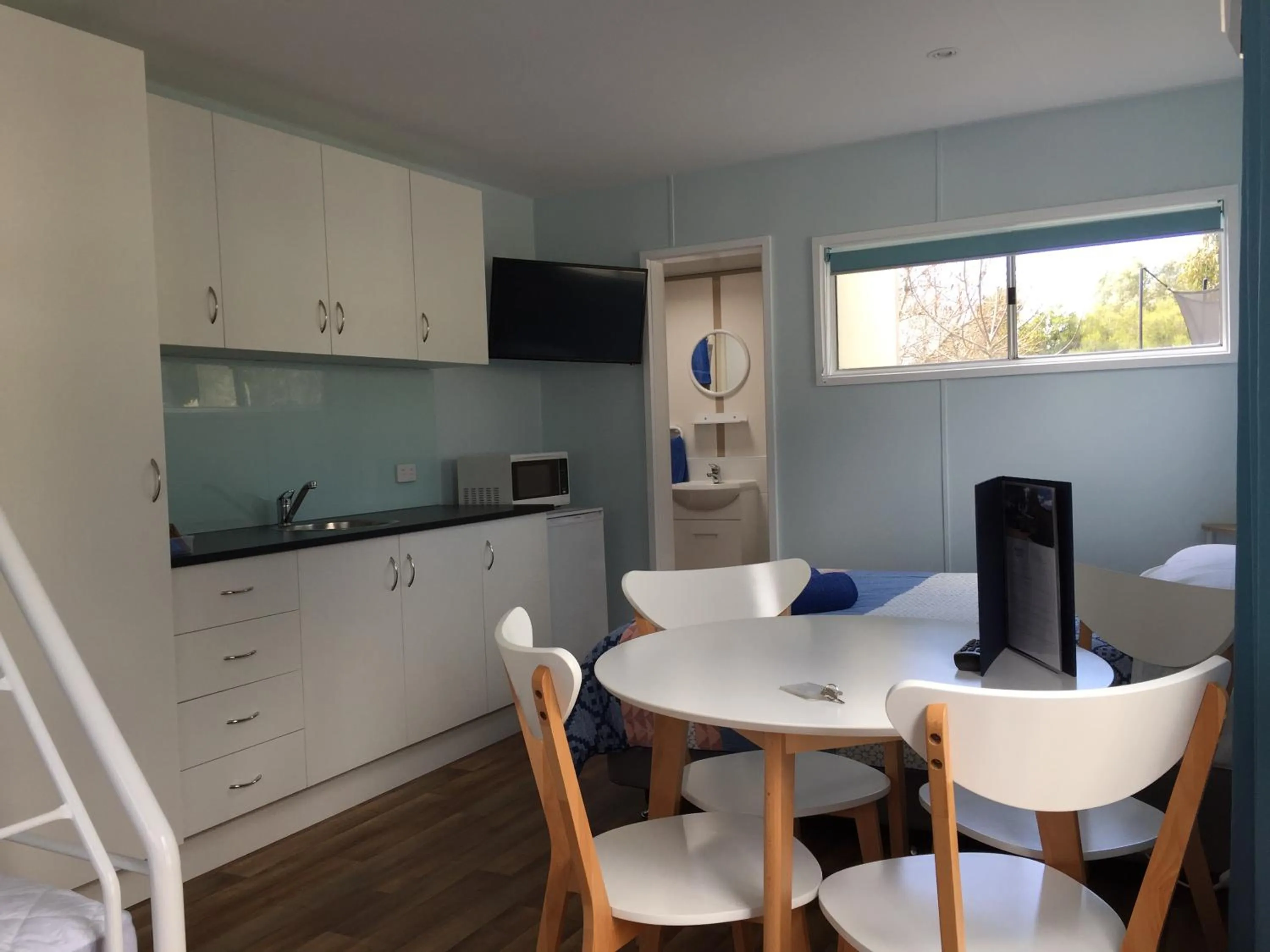 Kitchen or kitchenette in Acacia Caravan Park & Holiday Units