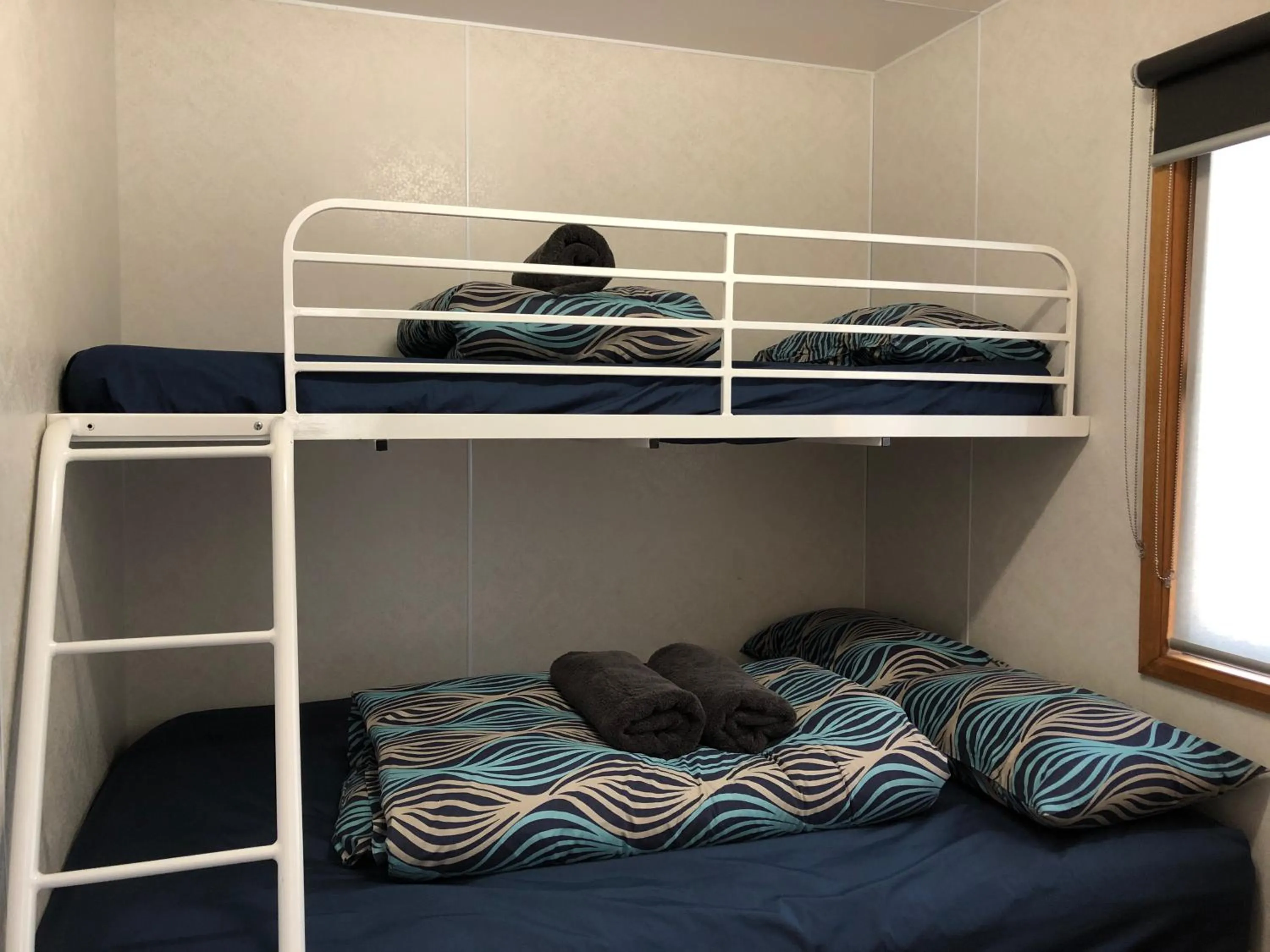 bunk bed, Bed in Acacia Caravan Park & Holiday Units