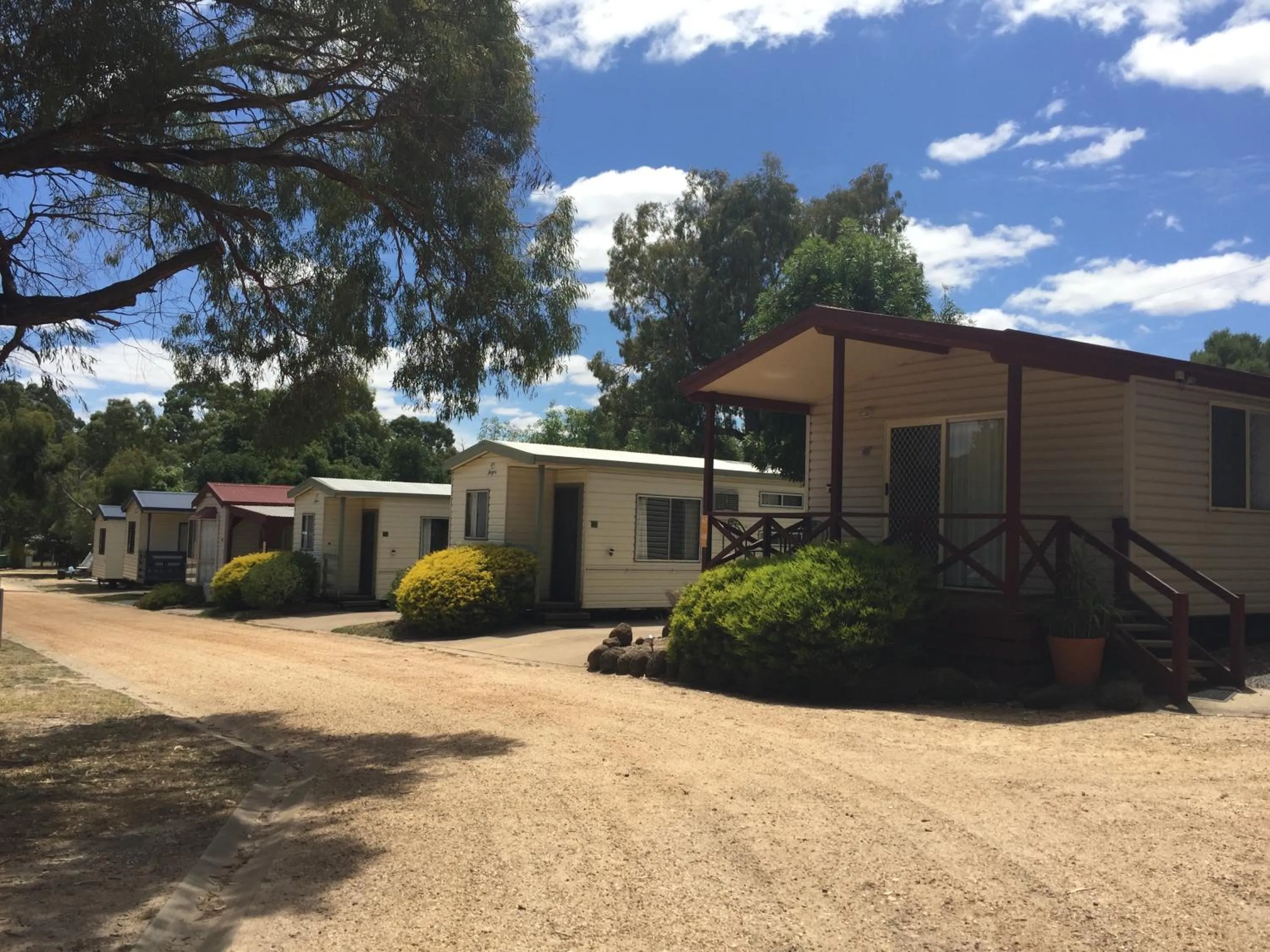 Property building in Acacia Caravan Park & Holiday Units