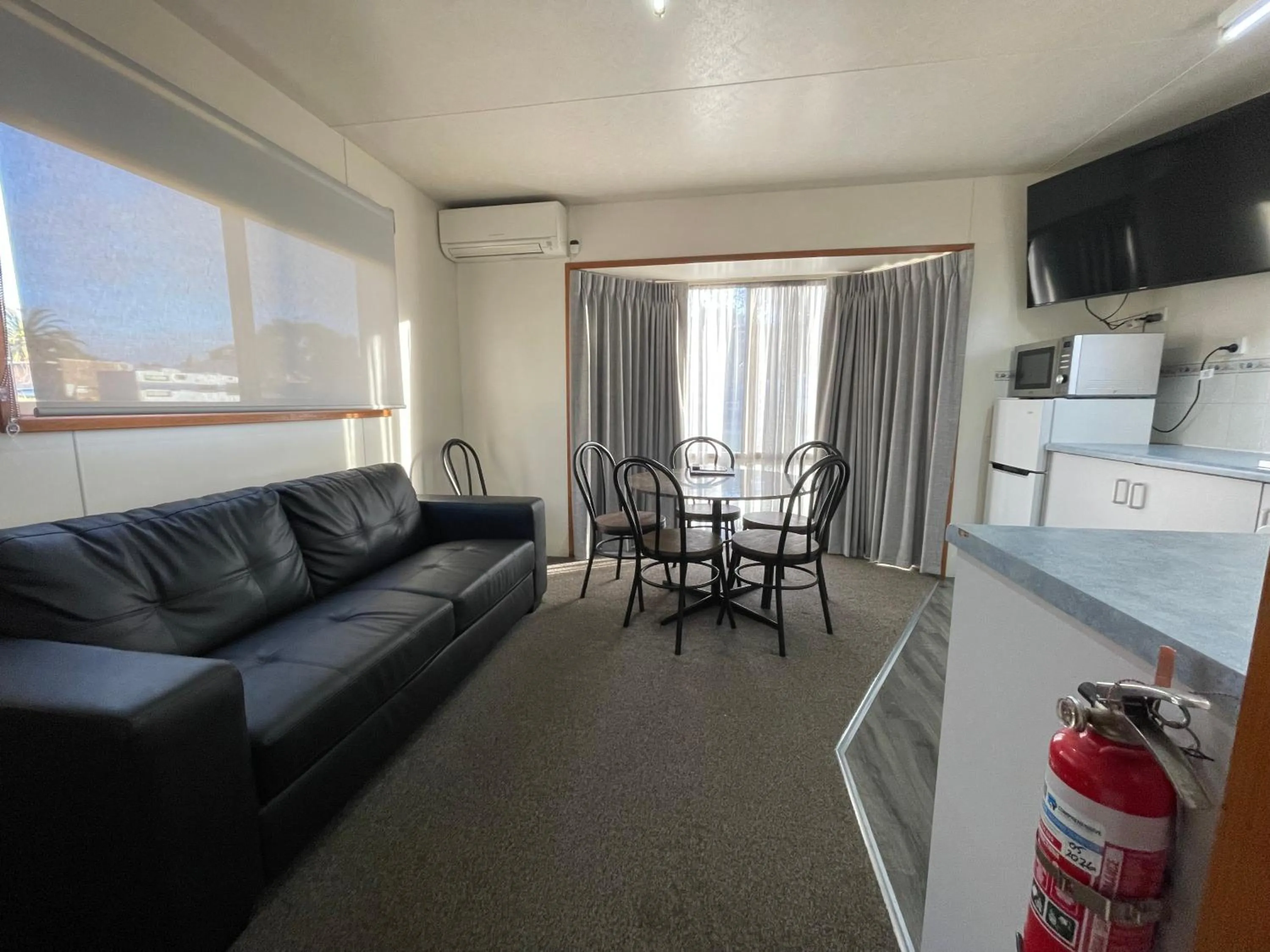 Living room in Acacia Caravan Park & Holiday Units