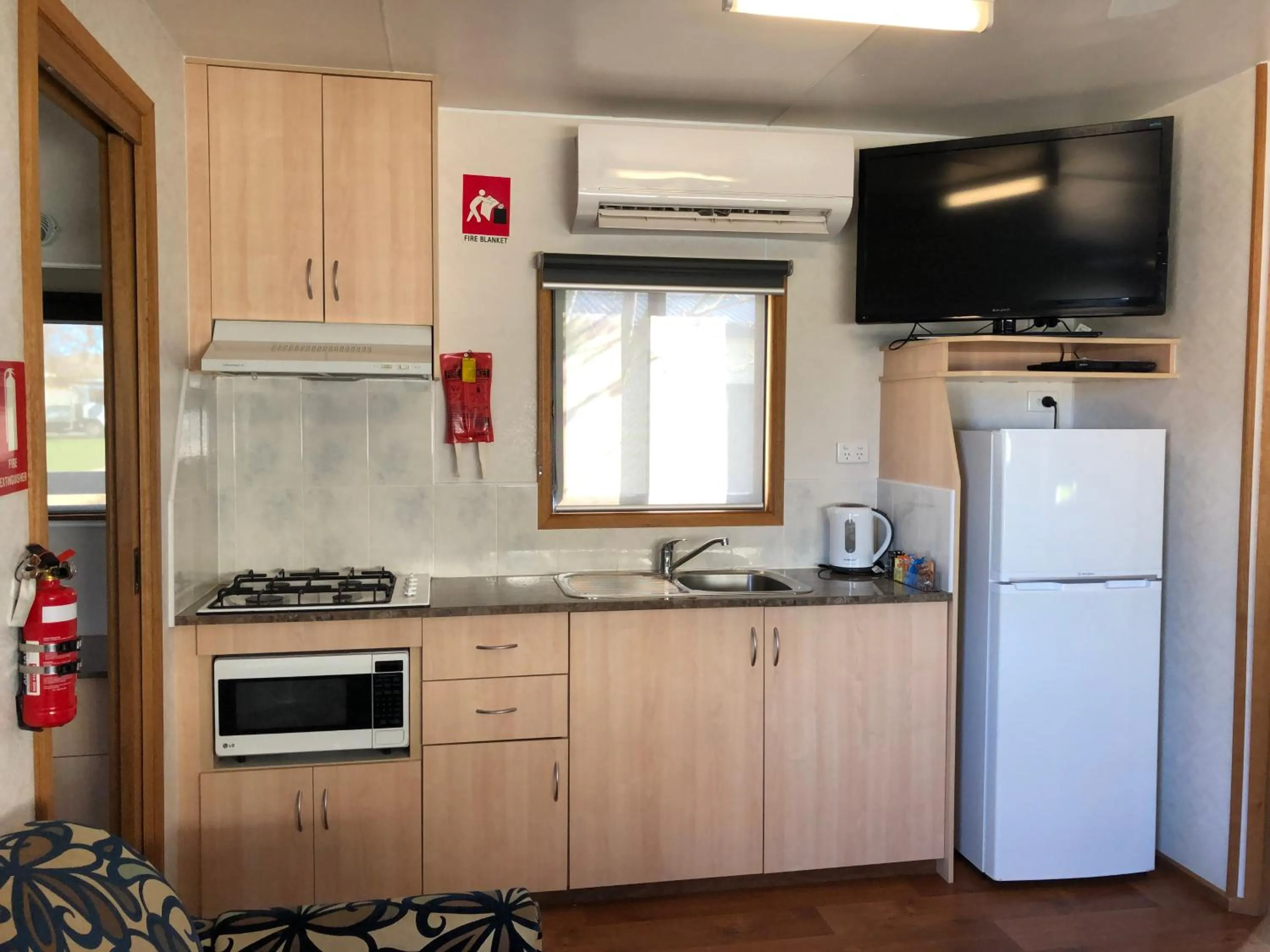 Kitchen or kitchenette in Acacia Caravan Park & Holiday Units