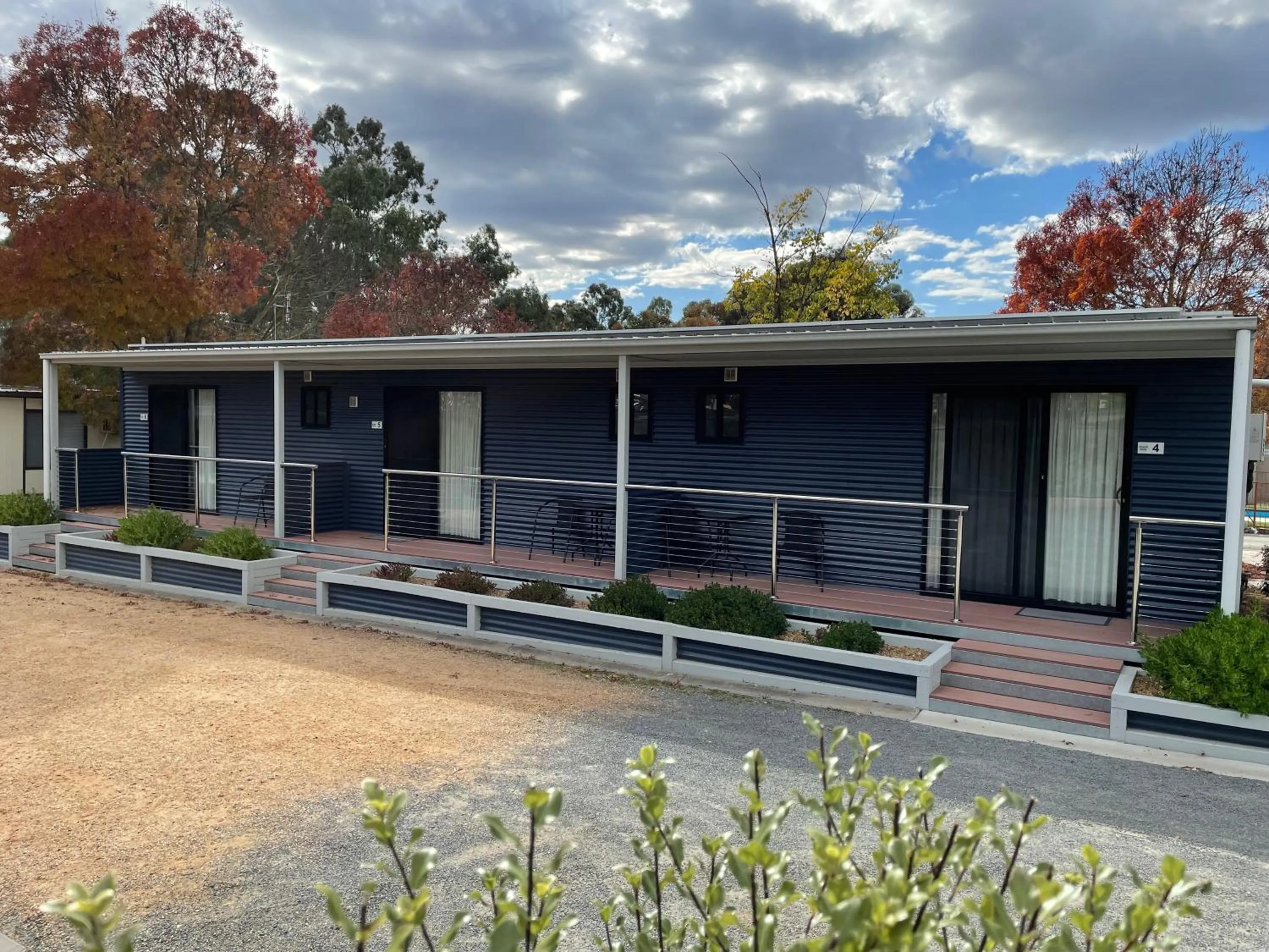 Property building in Acacia Caravan Park & Holiday Units