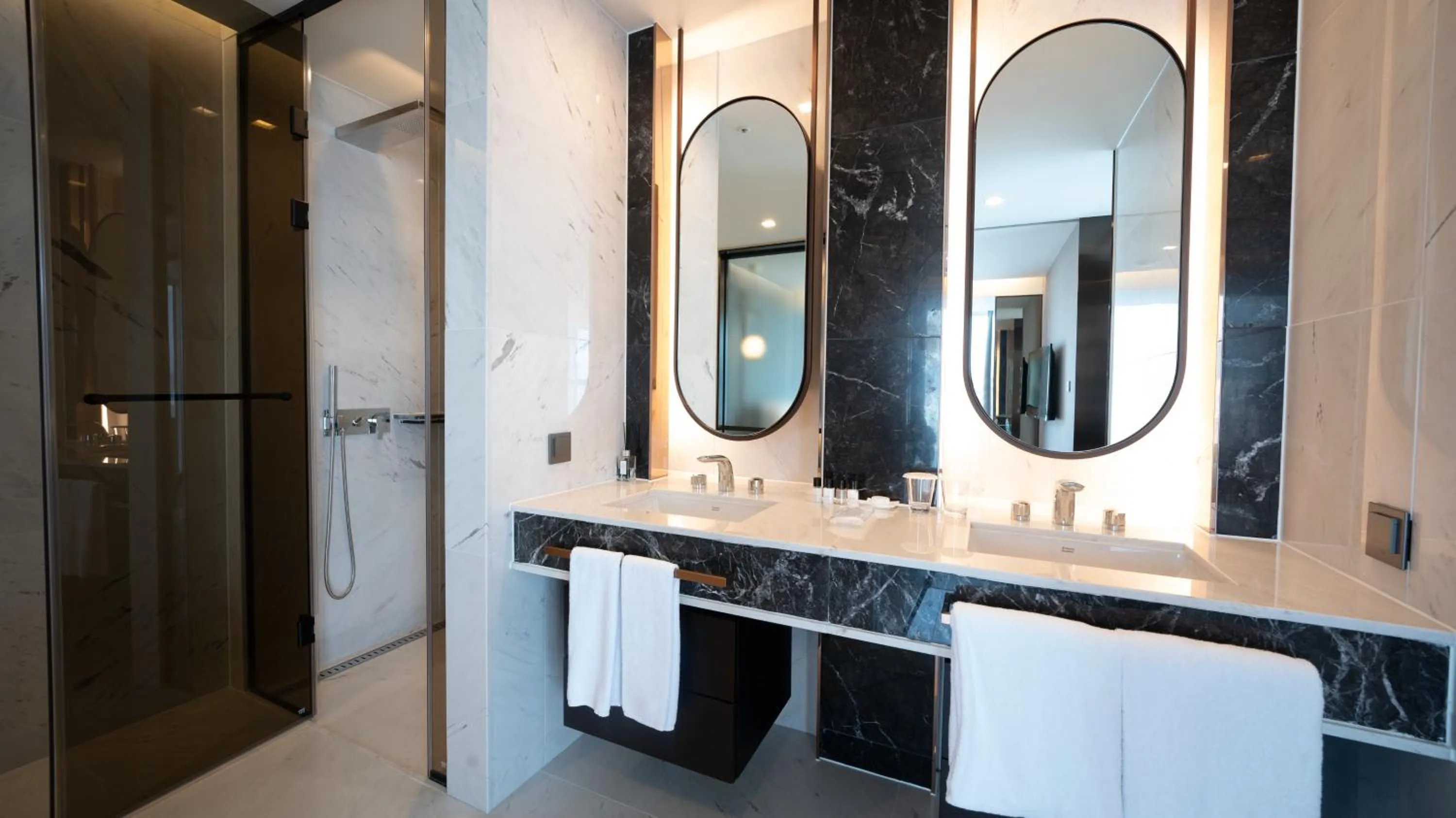 Bathroom in Lavalse Hotel