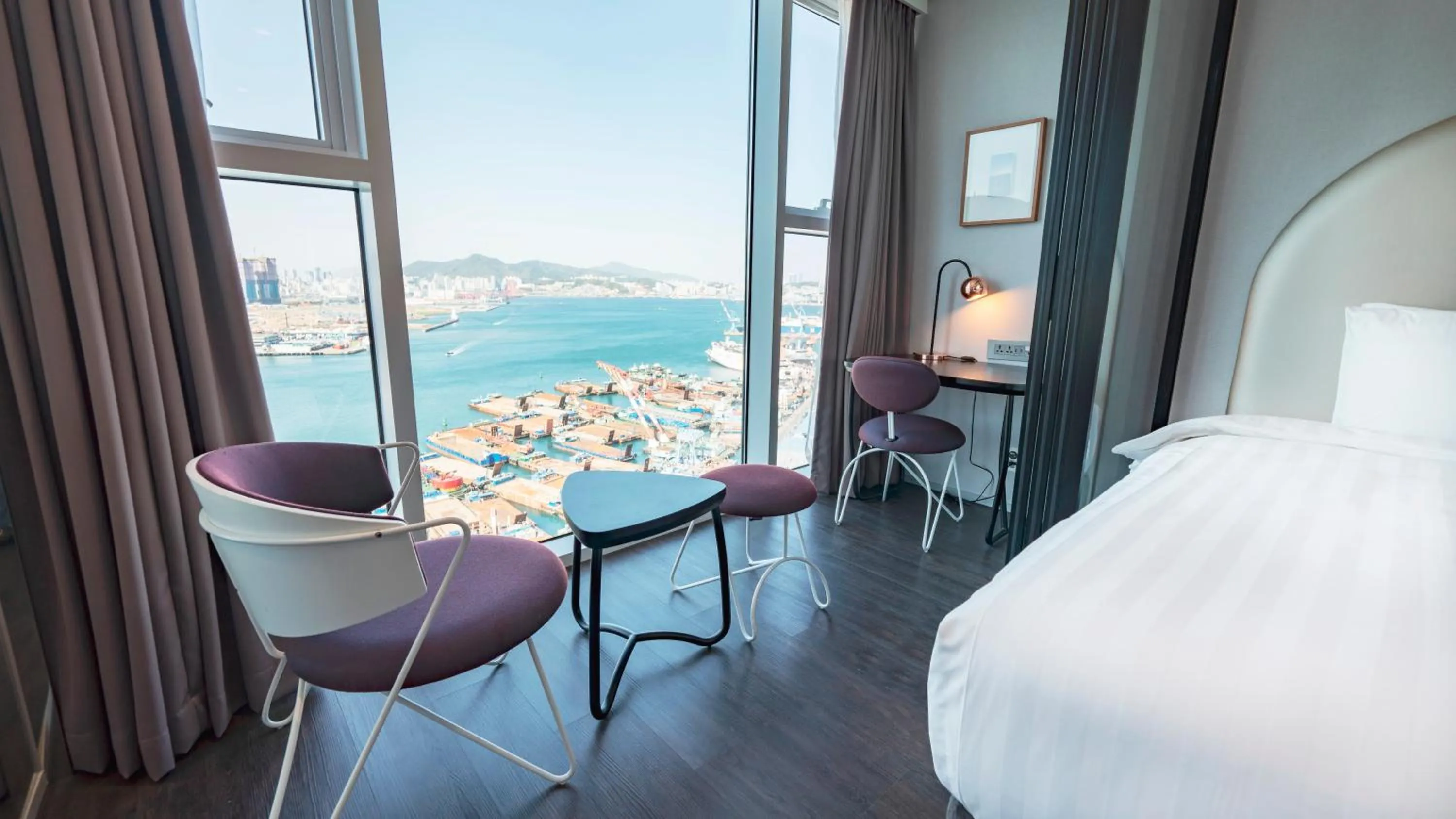 Bed in Lavalse Hotel