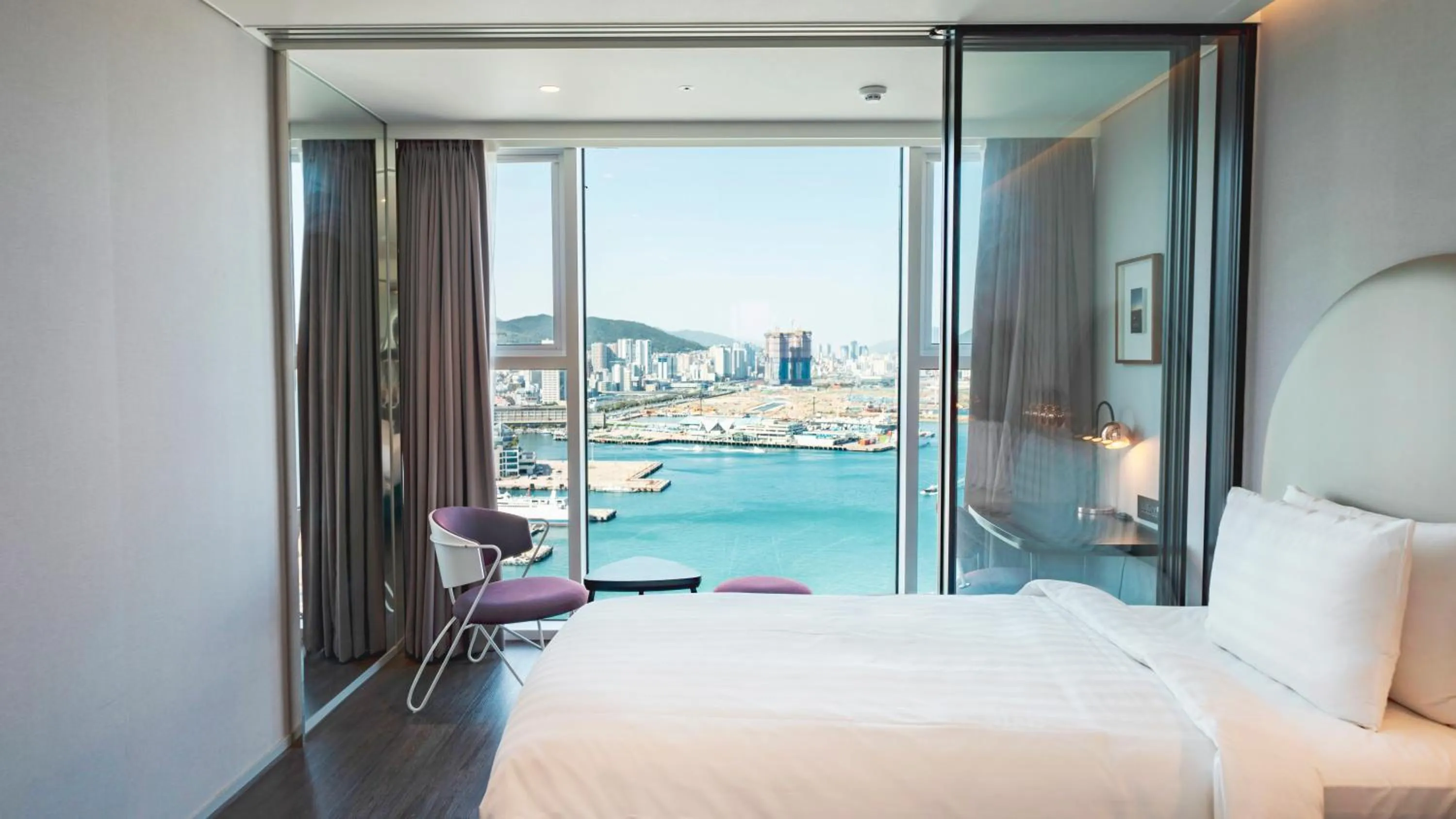 Bed in Lavalse Hotel