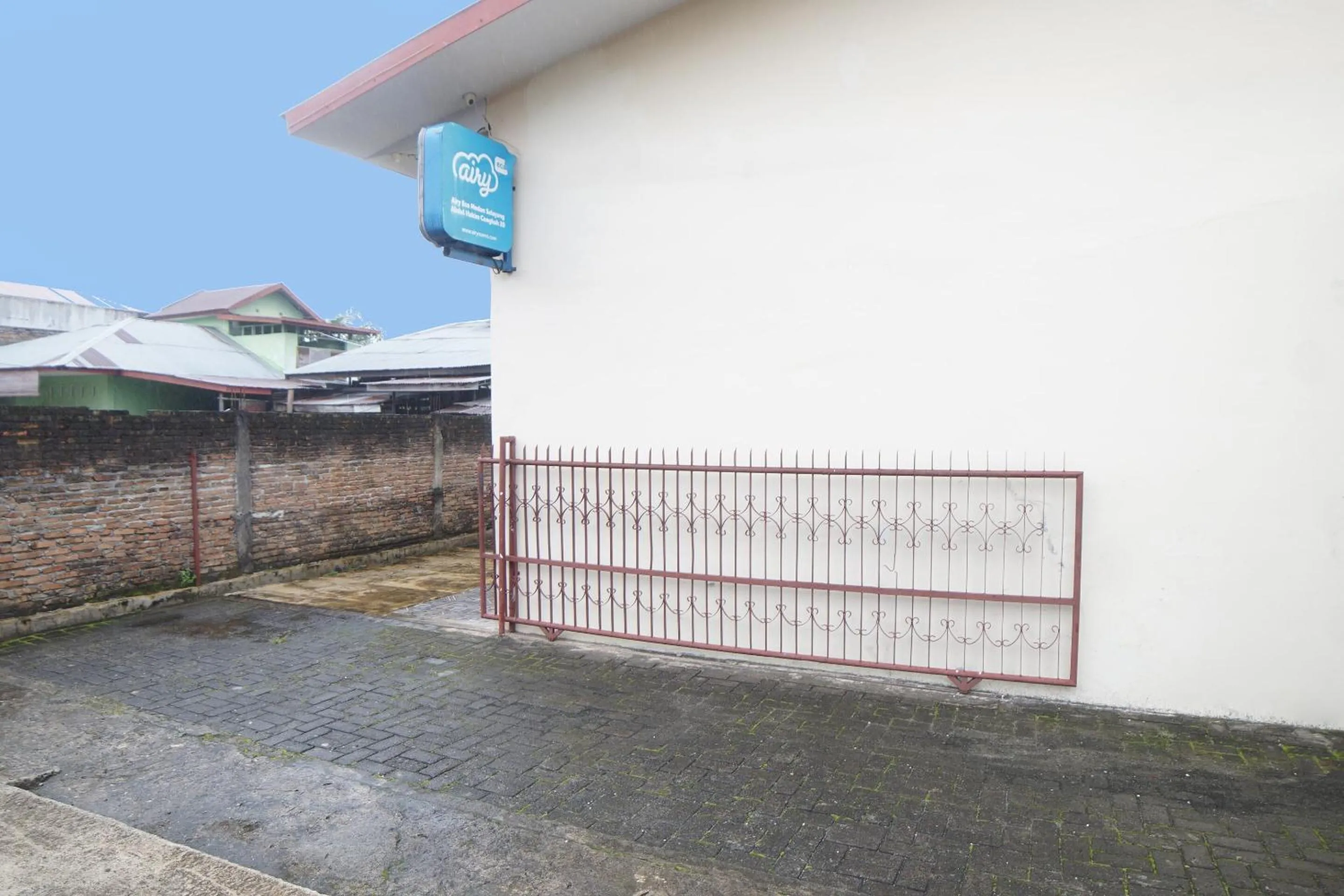 Facade/entrance in Hotel O Sky Residence Cengkeh