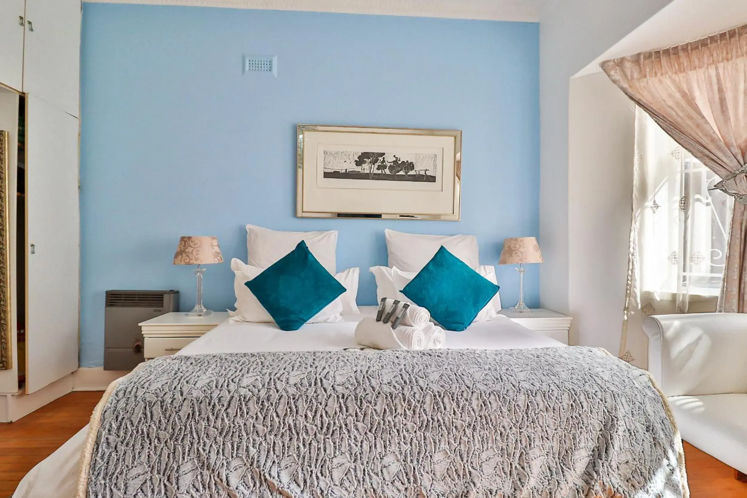 Standard King Room - single occupancy in Sunbury Bed and Breakfast Standard King Room - single occupancy in Sunbury Bed and Breakfast