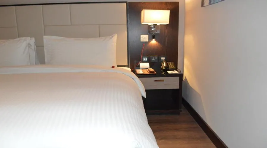 Bedroom, Bed in Cristal Amaken Hotel Riyadh