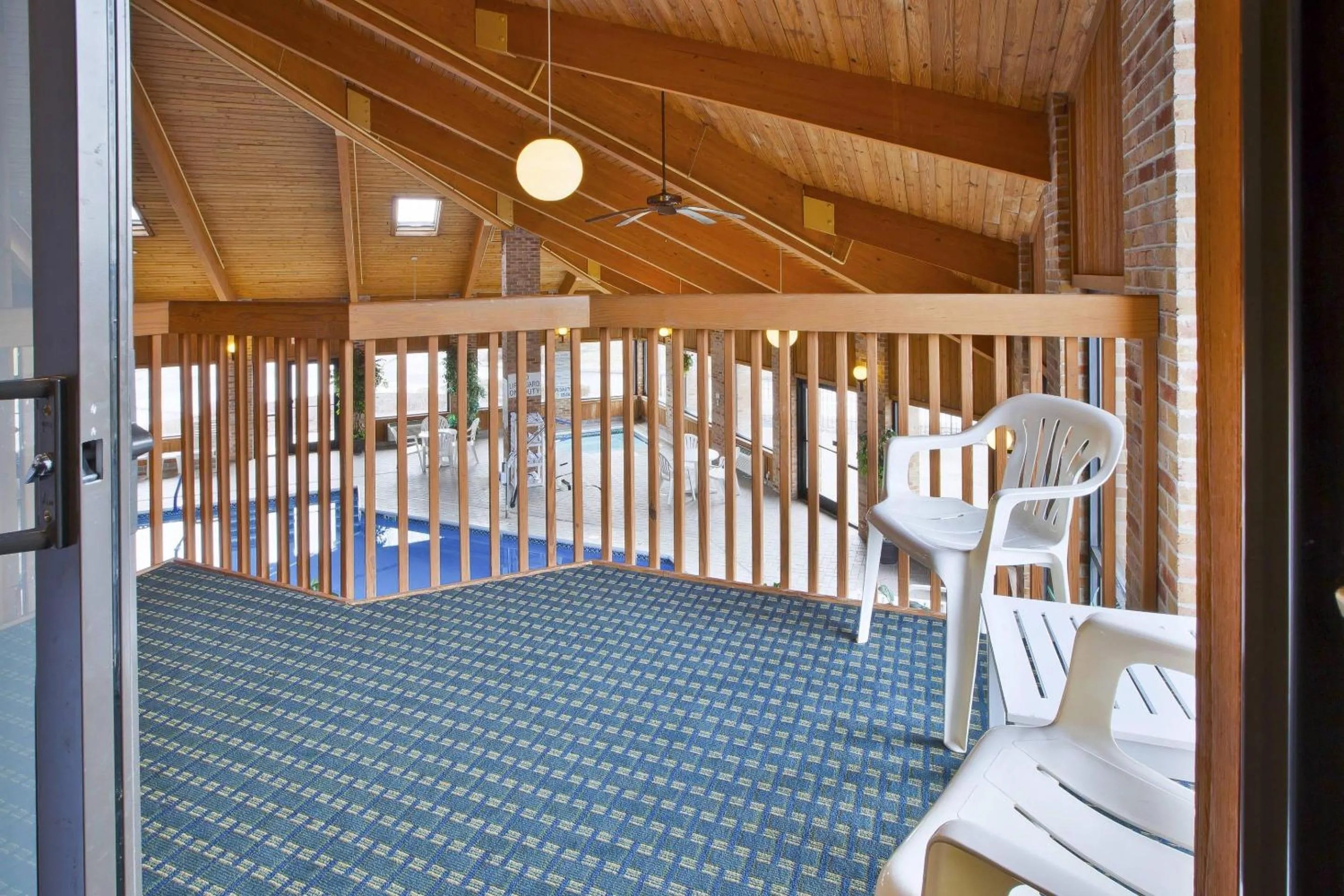 Bedroom in Quality Inn Marshall near I-69