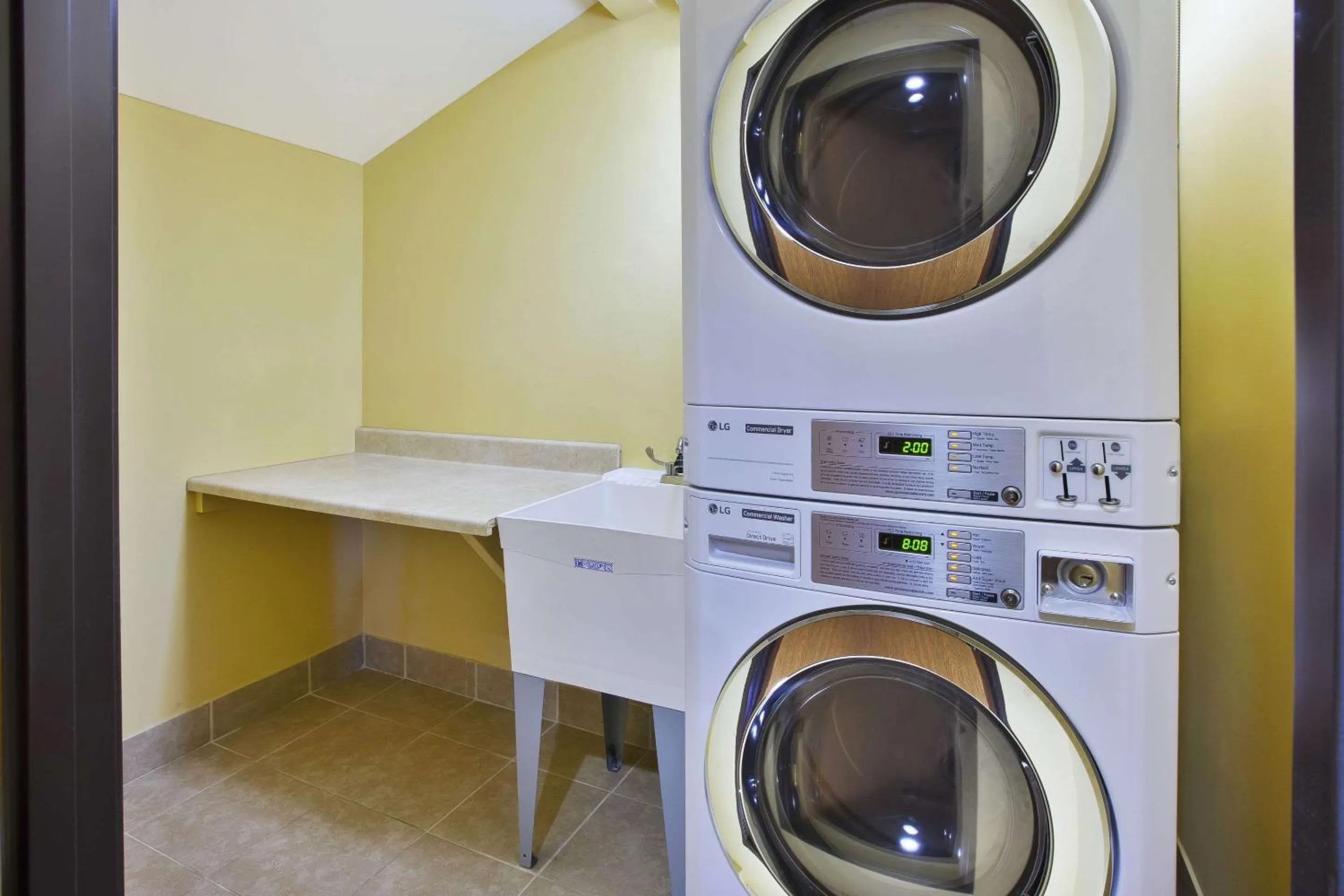 laundry in Quality Inn Marshall near I-69