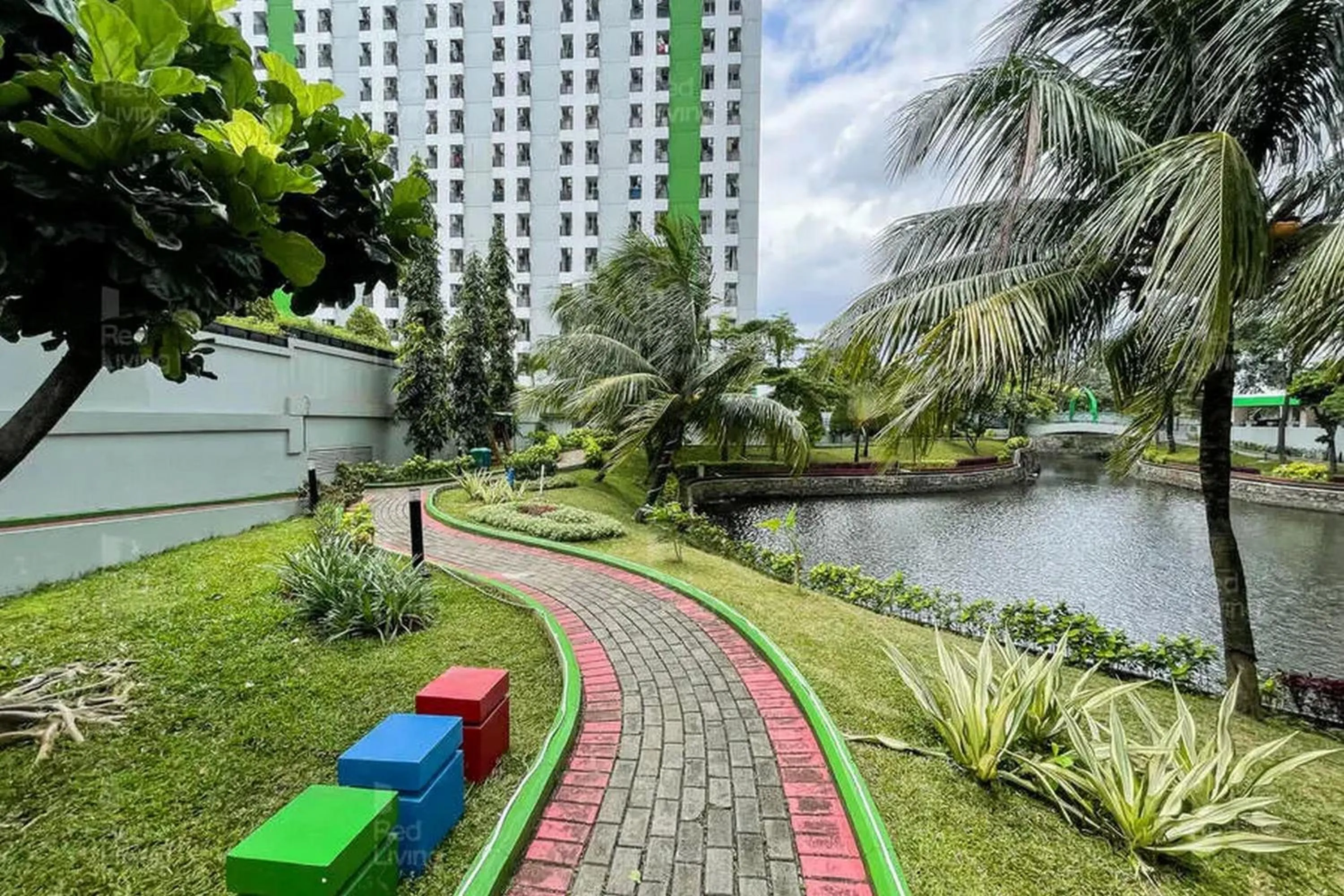 Garden in RedLiving Apartemen Green Lake View Ciputat - Pelangi Rooms 2 Tower E