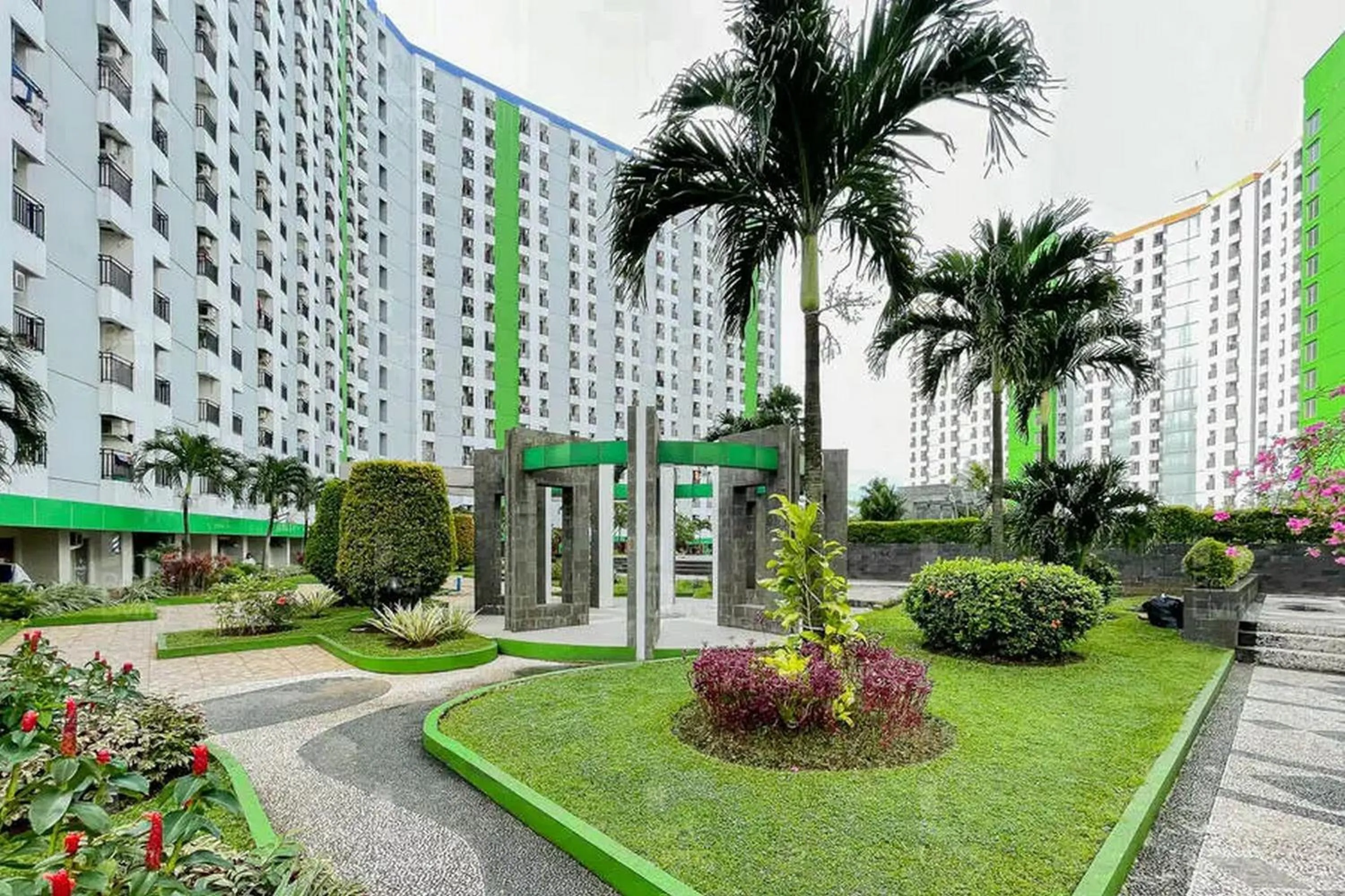 Property building in RedLiving Apartemen Green Lake View Ciputat - Pelangi Rooms 2 Tower E