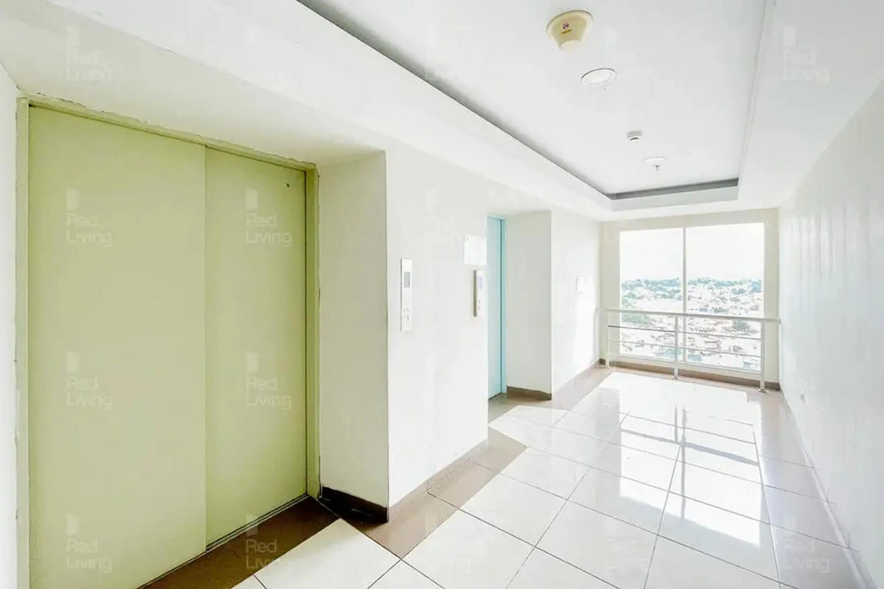 elevator in RedLiving Apartemen Green Lake View Ciputat - Pelangi Rooms 2 Tower E