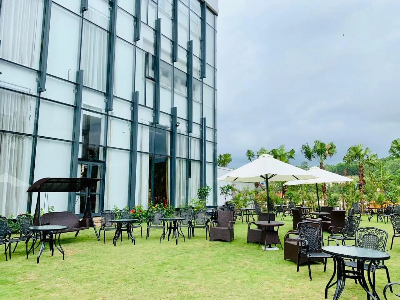 BBQ facilities in Central Luxury Hạ Long Hotel