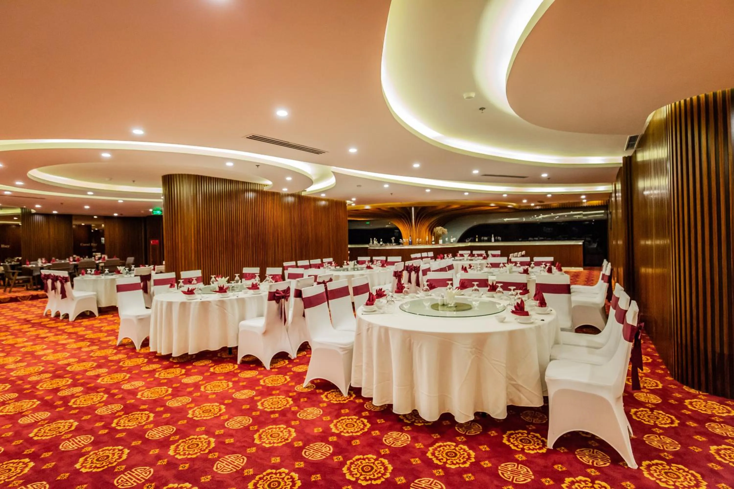 Business facilities in Central Luxury Hạ Long Hotel