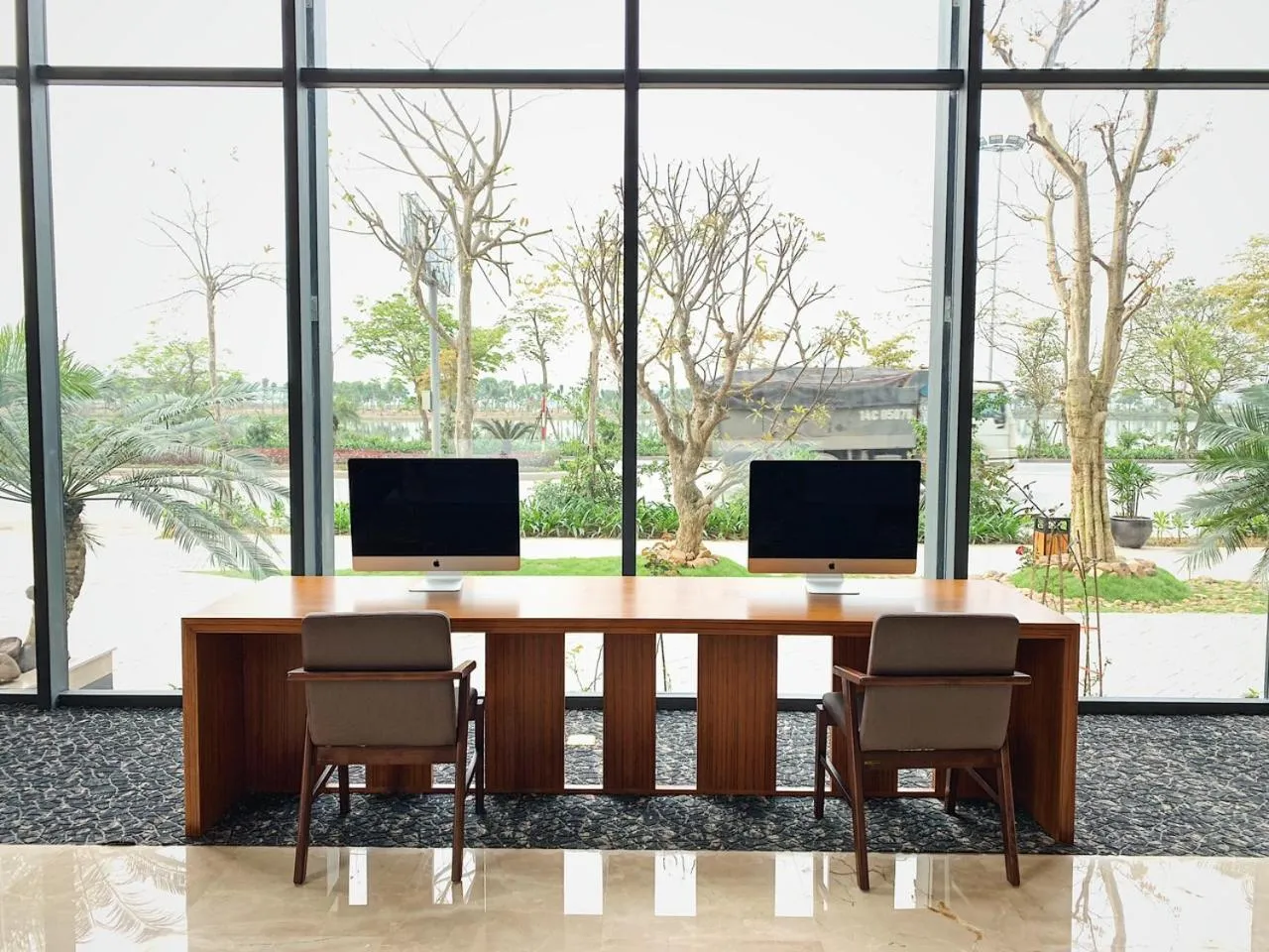 Communal lounge/ TV room in Central Luxury Hạ Long Hotel