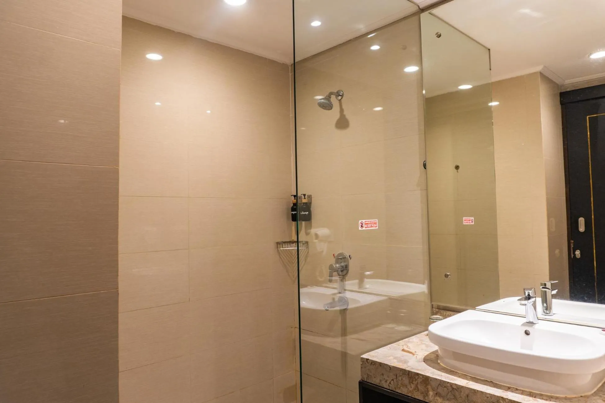 Shower in Grand Sunshine Resort & Convention