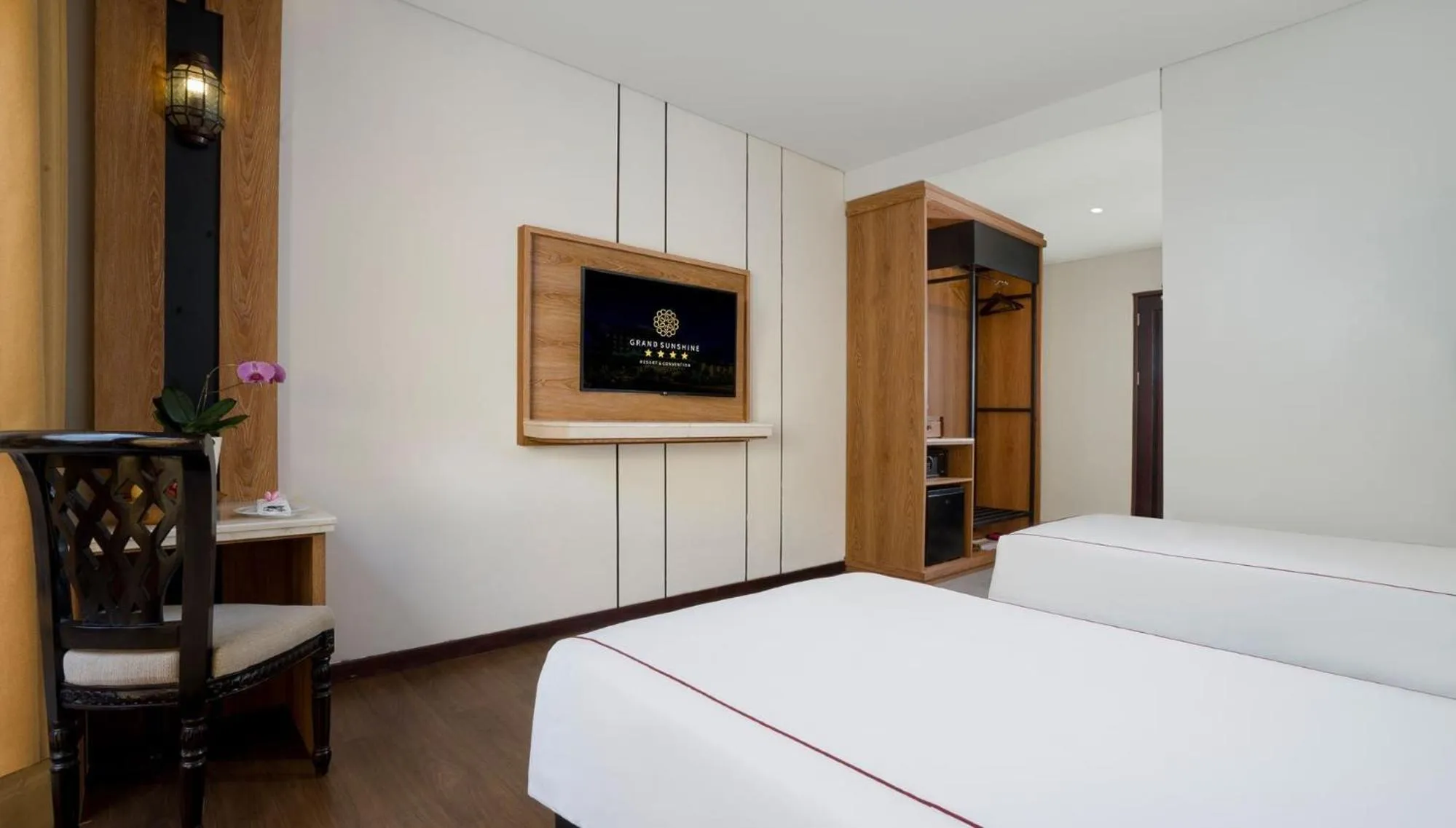 Bed in Grand Sunshine Resort & Convention