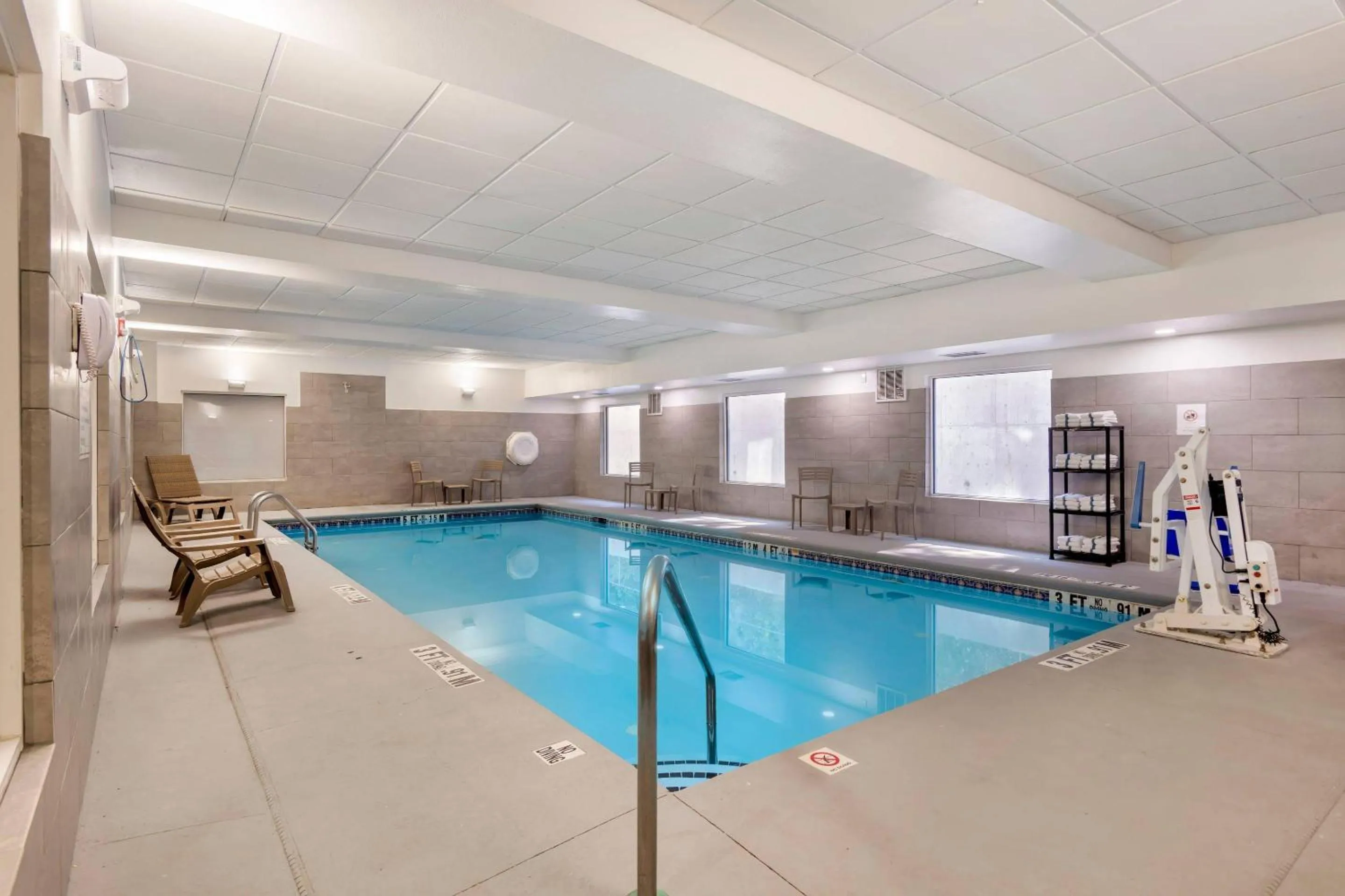 Swimming pool in Quality Inn & Suites Union City - Atlanta South