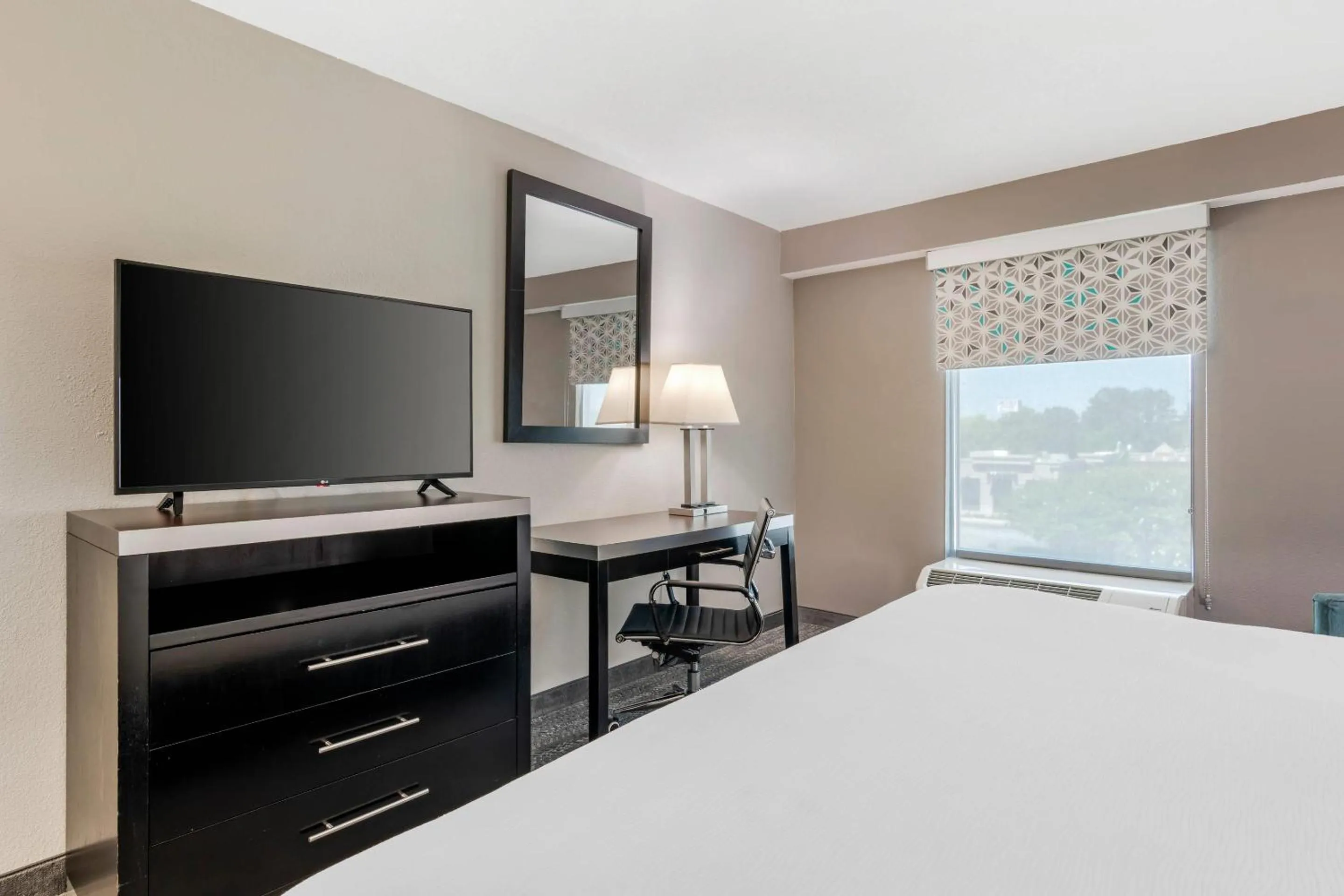 Bedroom, Bed in Quality Inn & Suites Union City - Atlanta South