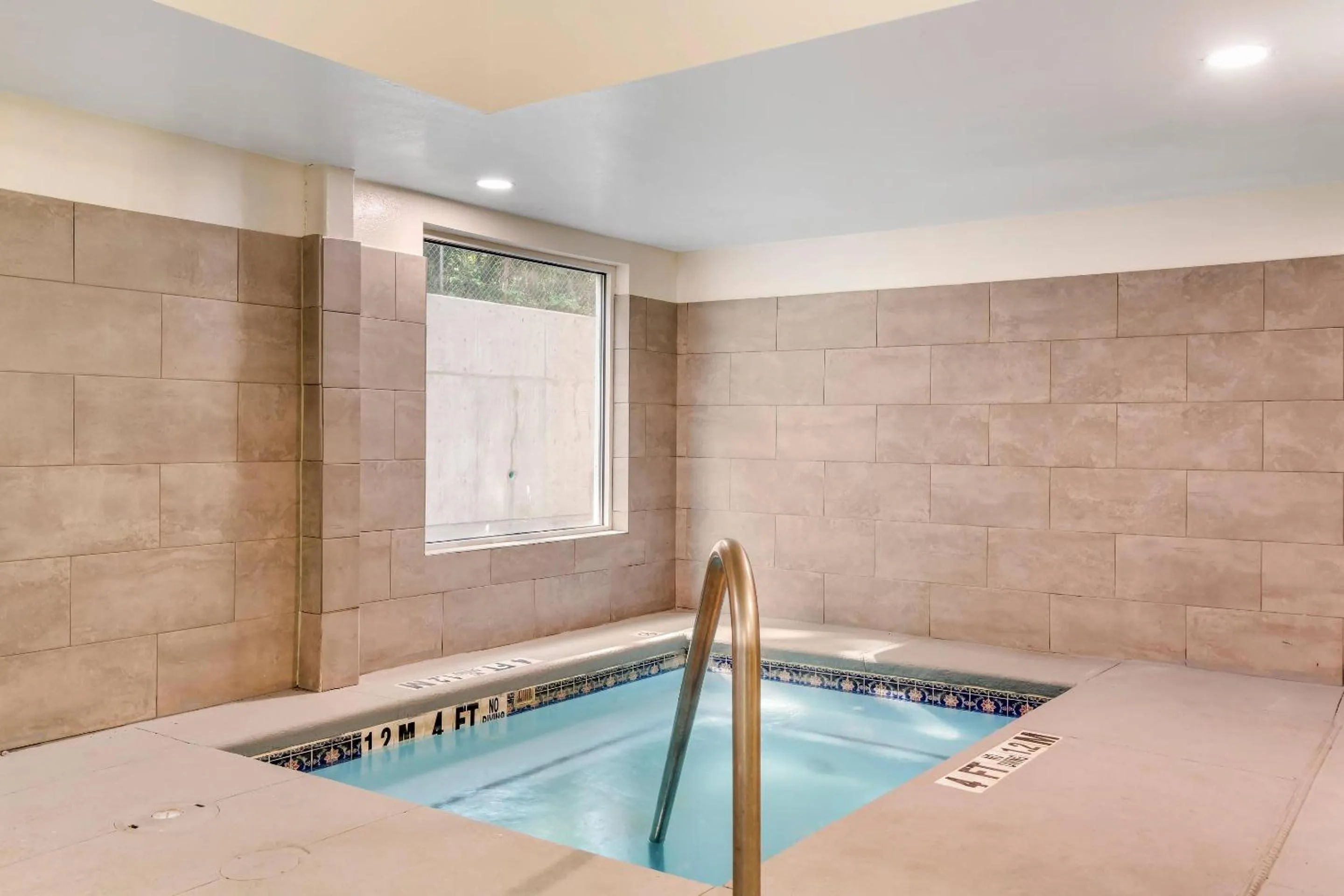 Swimming pool in Quality Inn & Suites Union City - Atlanta South