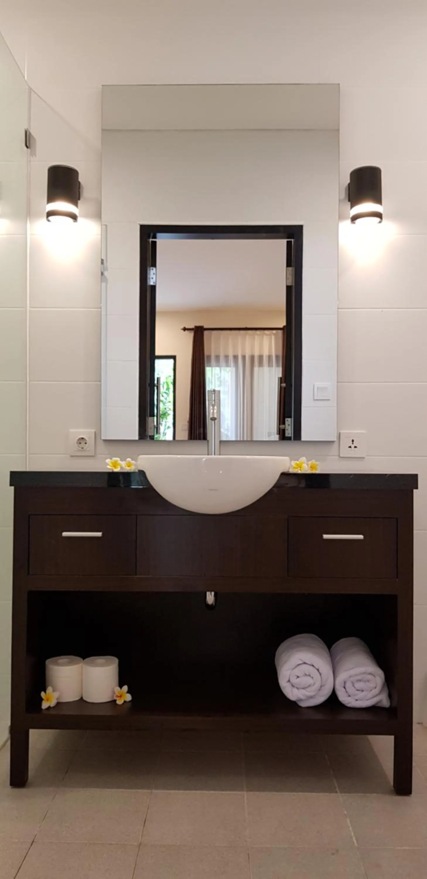 Bathroom in Eddys Cottages & Villa