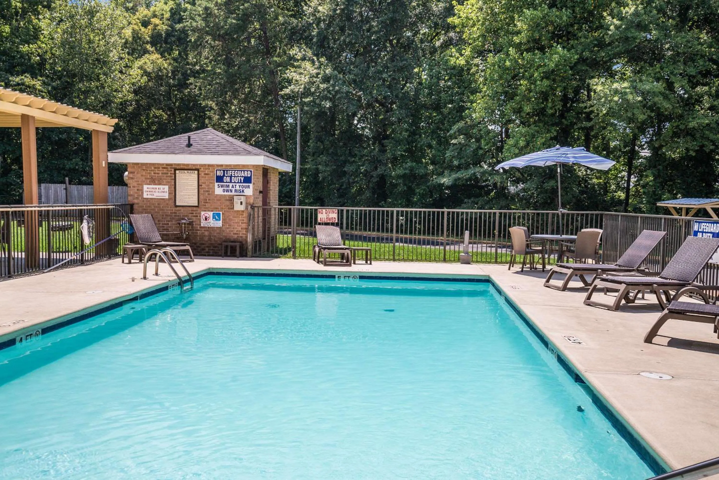 Swimming pool in Quality Inn Greer - Greenville
