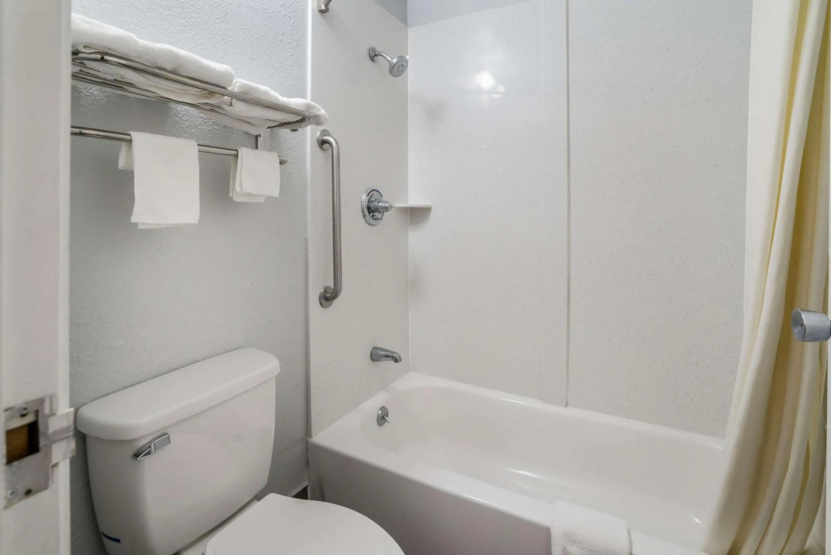 Bedroom in Quality Inn Greer - Greenville