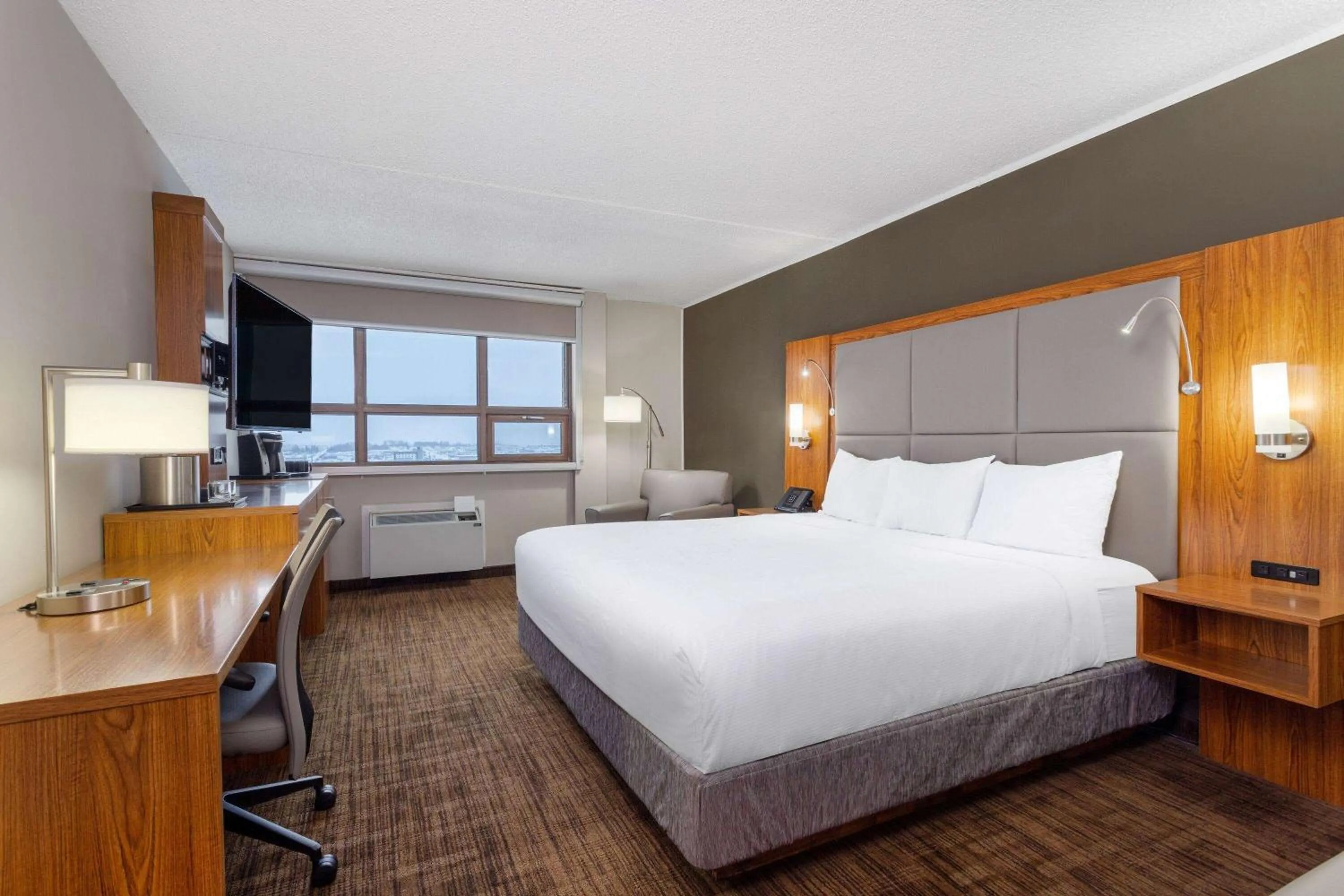 Photo of the whole room, Bed in Ramada by Wyndham Northern Grand Hotel & Conference Centre