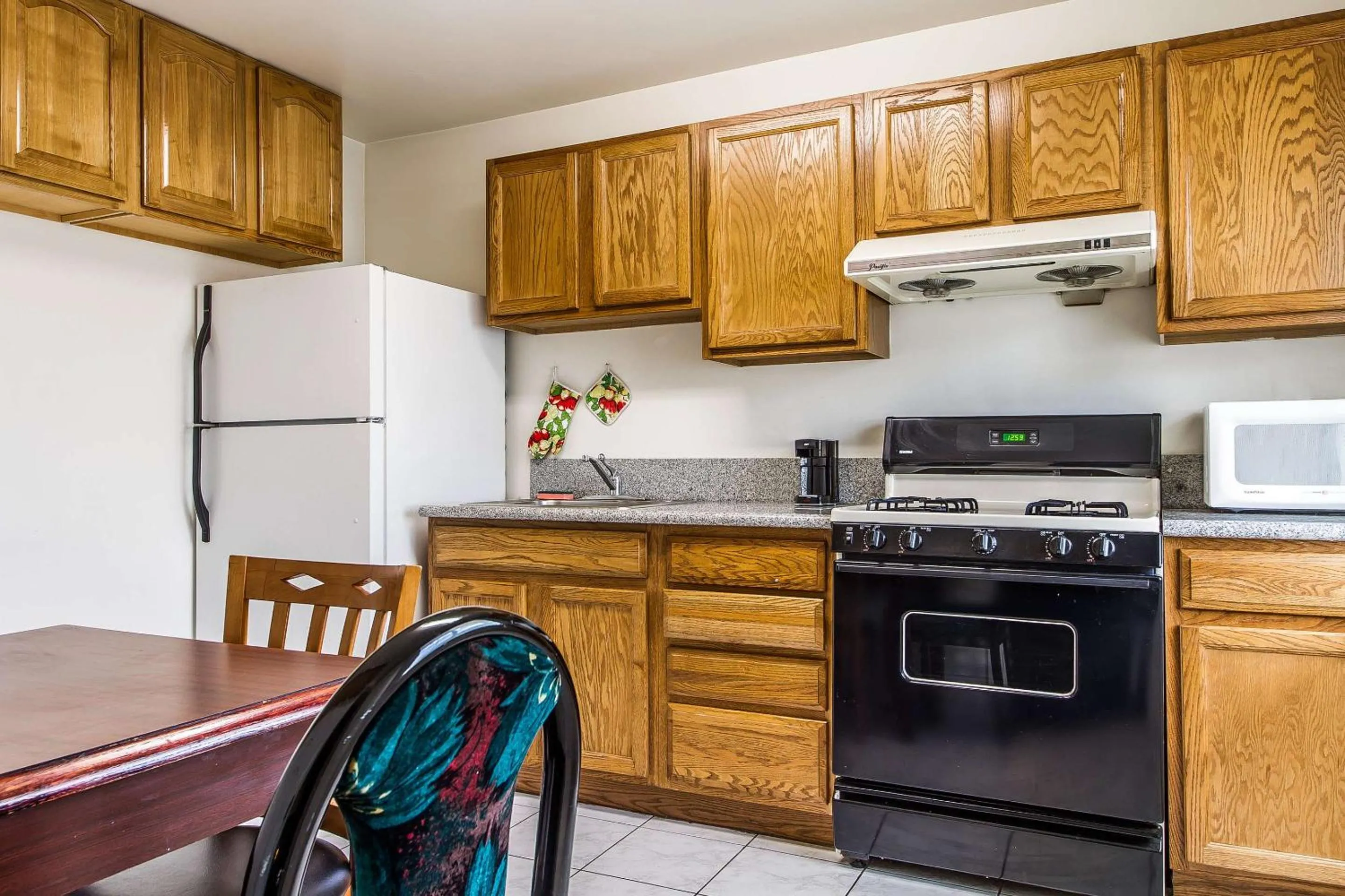 Bedroom in Rodeway Inn
