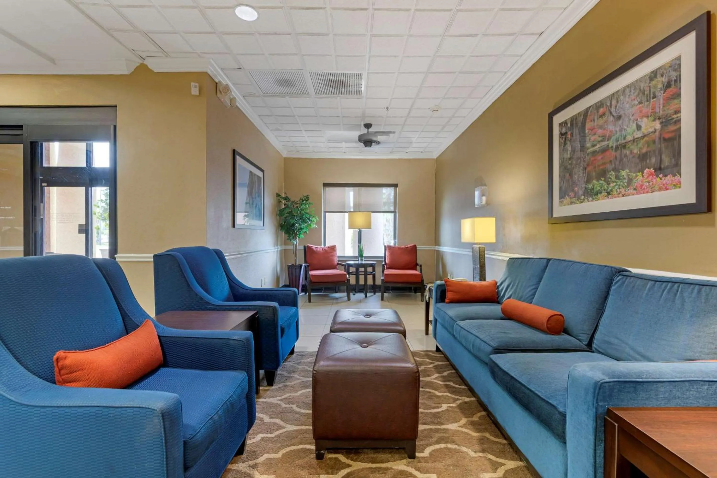 Lobby or reception in Comfort Suites Savannah North