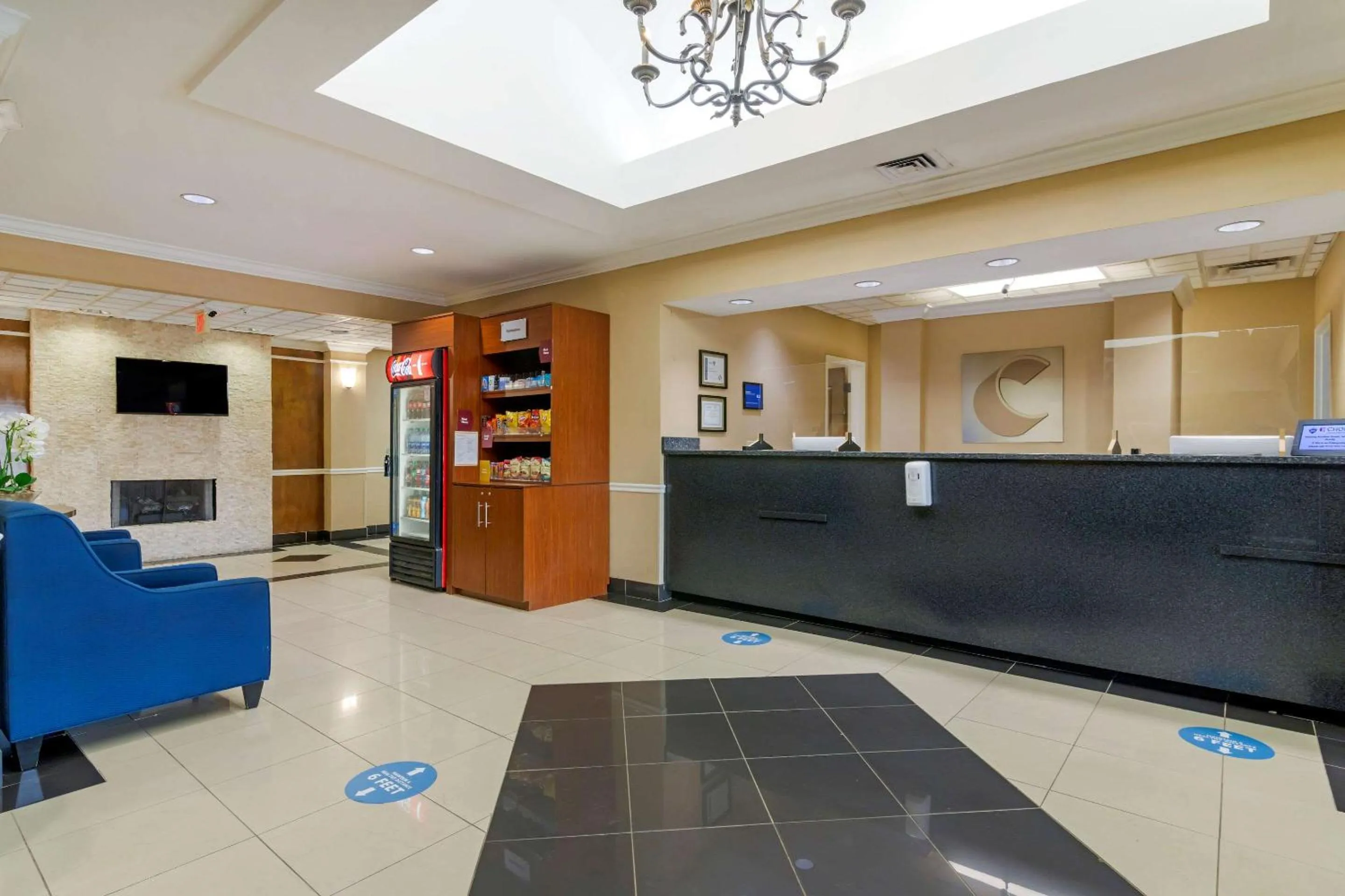 Lobby or reception in Comfort Suites Savannah North