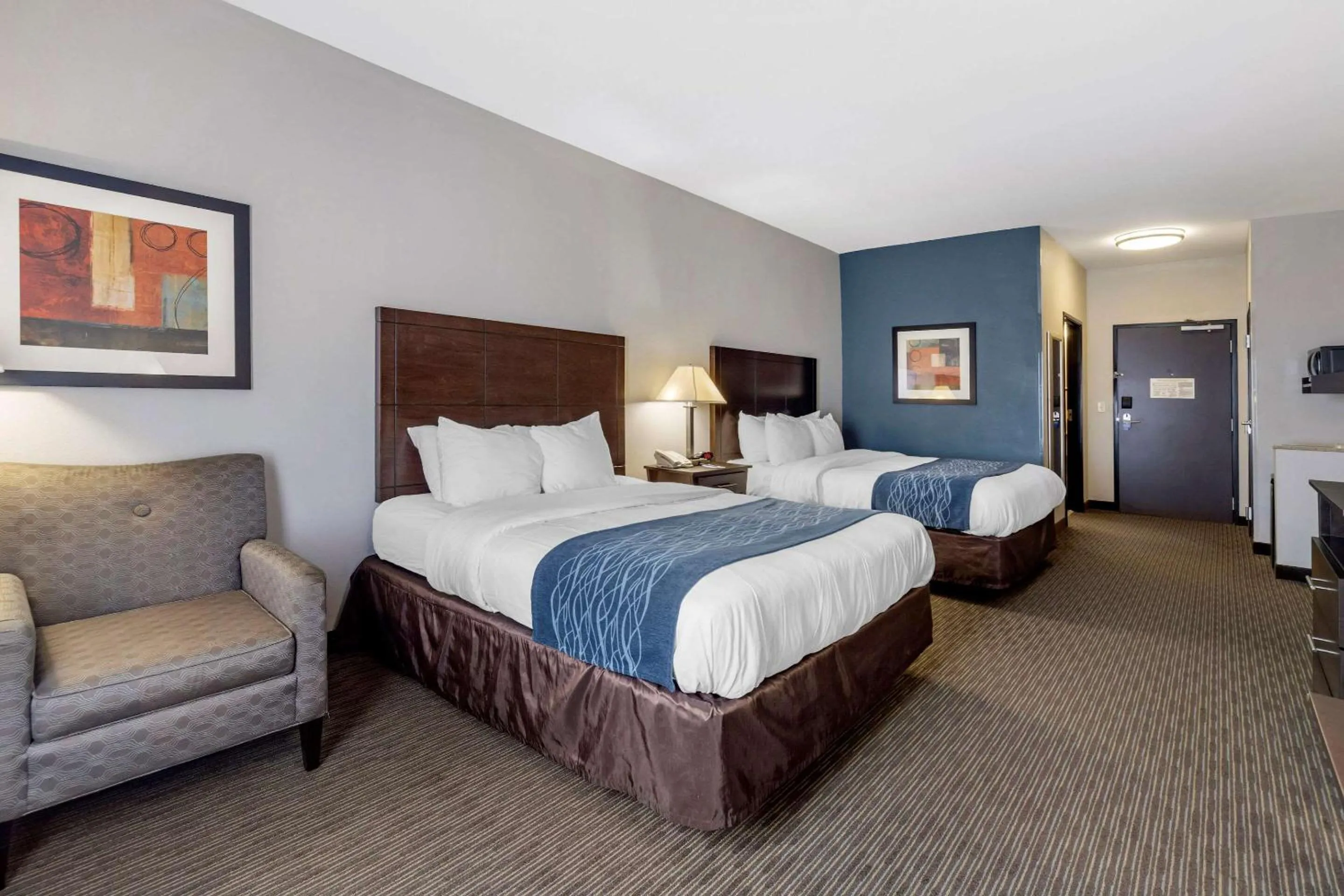 Photo of the whole room, Bed in Comfort Inn & Suites Oklahoma City West - I-40