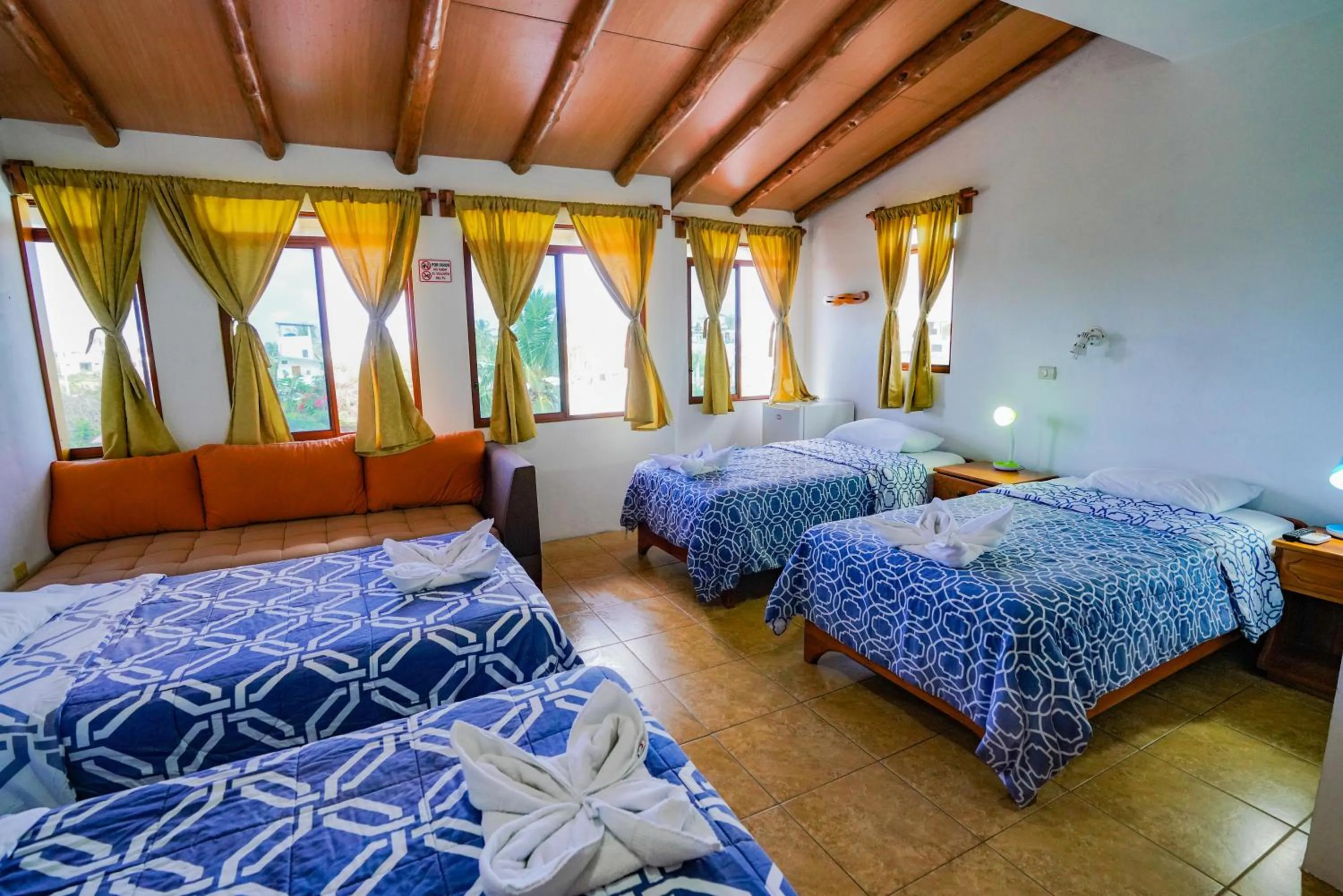 Bed in Galapagos Verde Azul