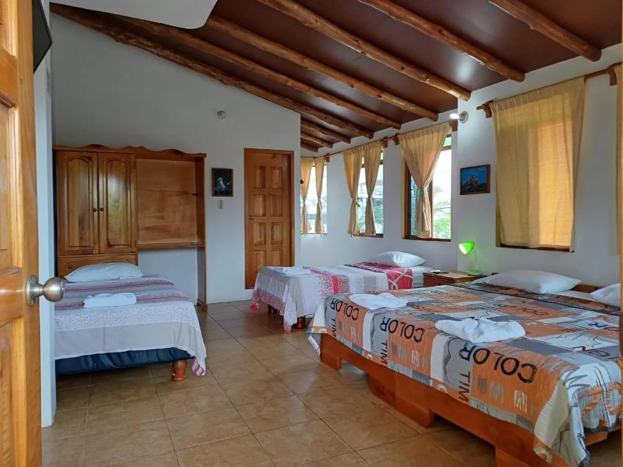 Bed in Galapagos Verde Azul