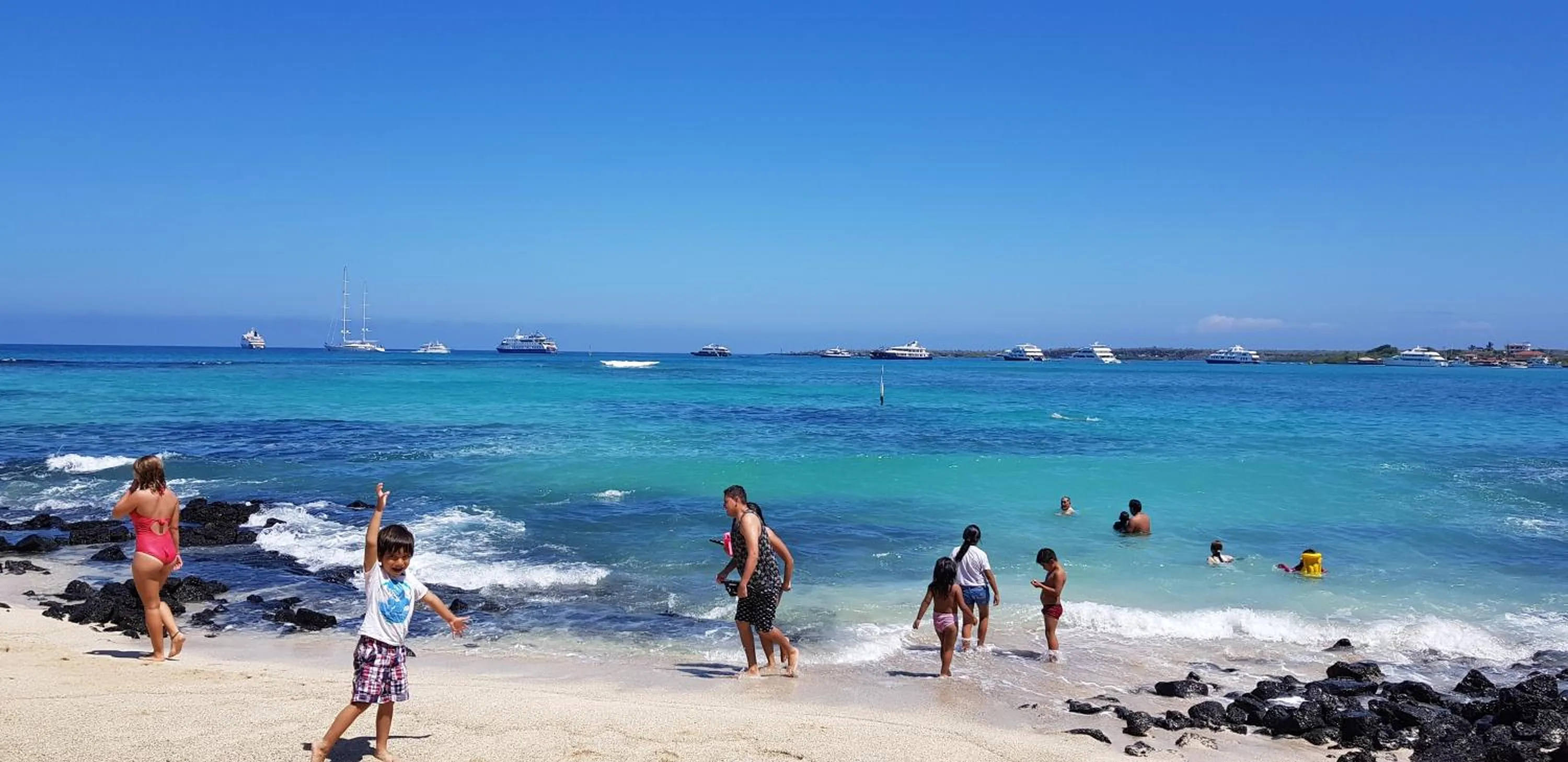 Beach in Galapagos Verde Azul