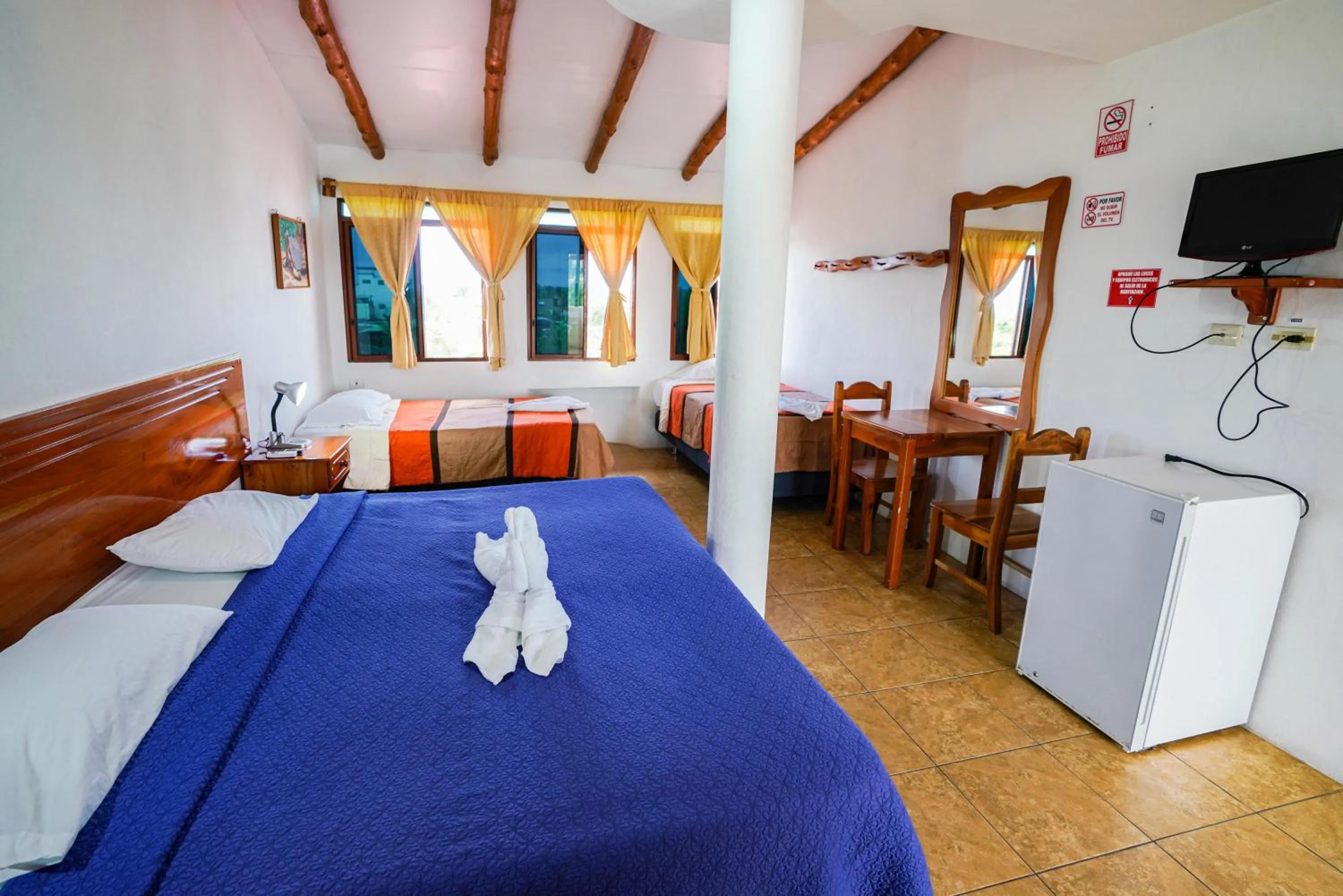 Bed in Galapagos Verde Azul